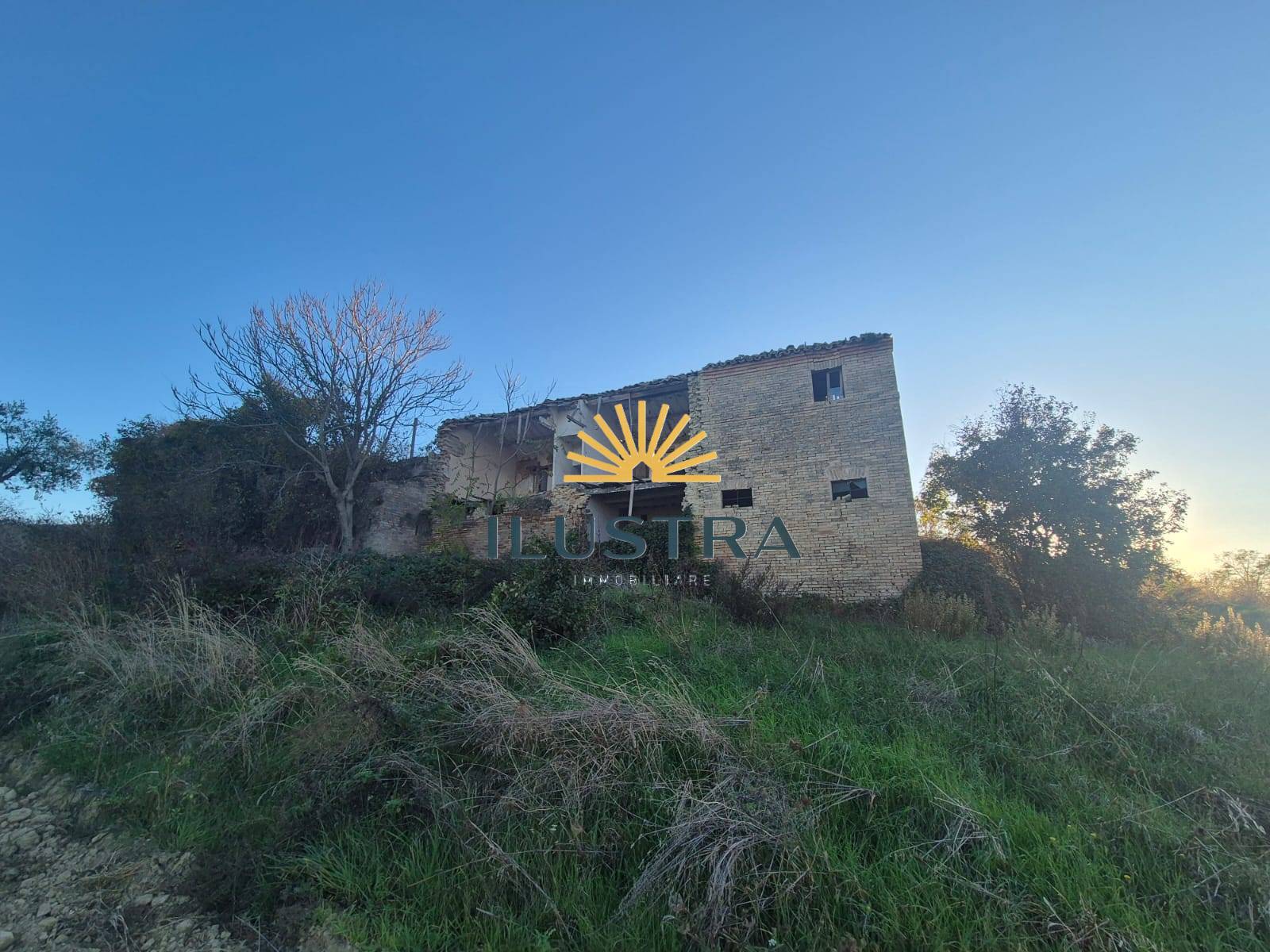 Rustico in vendita a Fermo