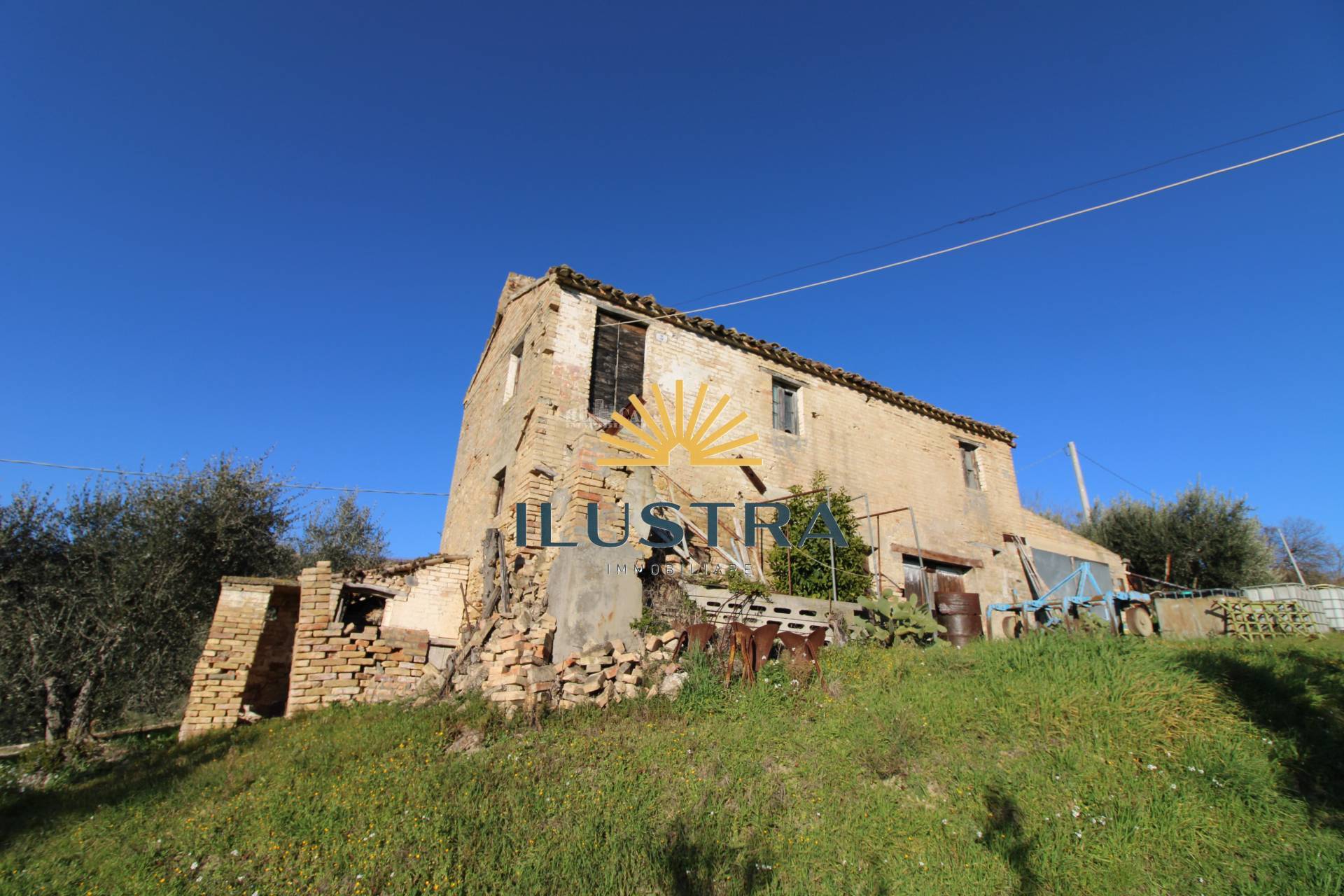 Rustico in vendita a Acquaviva Picena, Forola