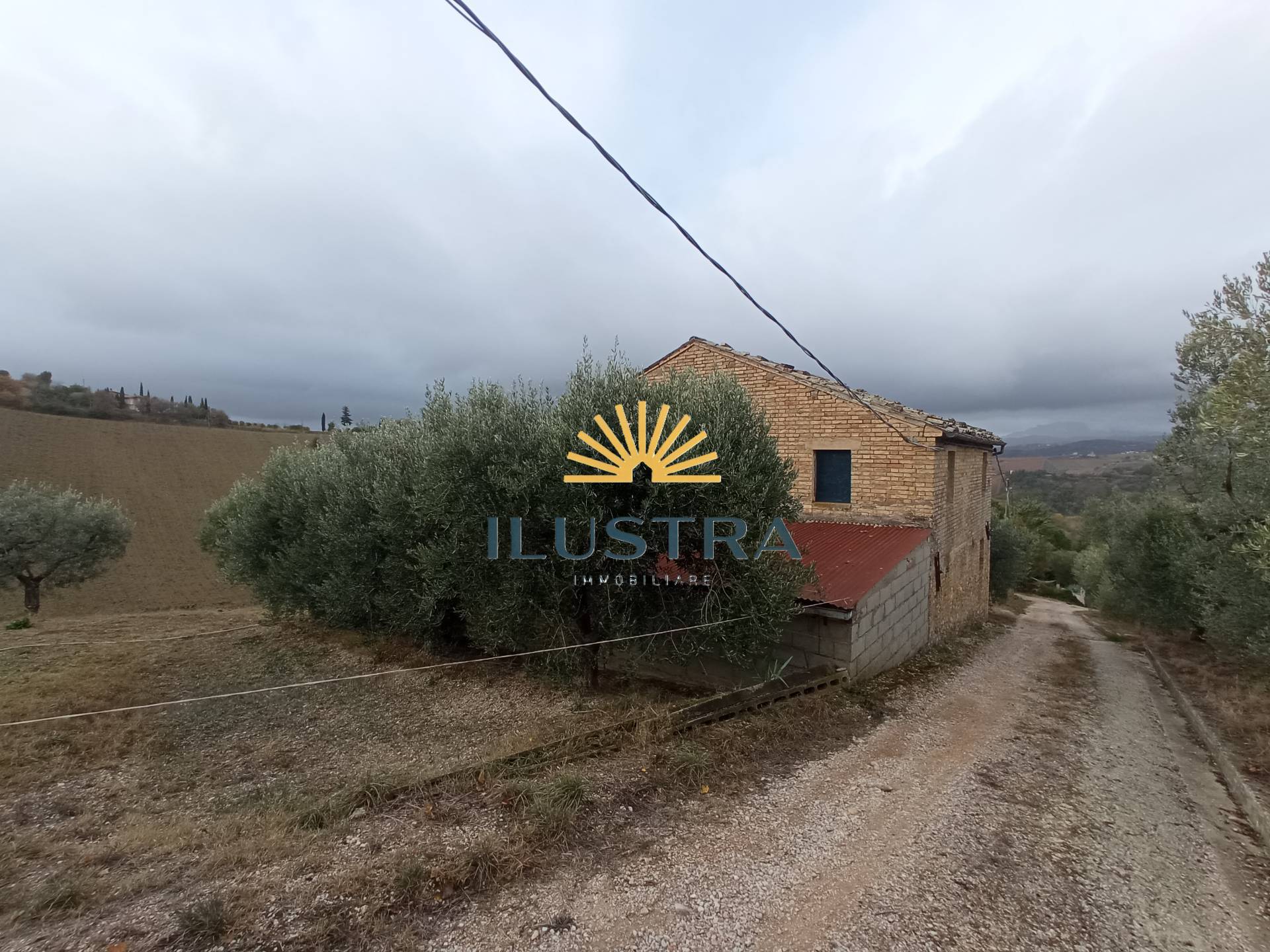 Rustico in vendita a Acquaviva Picena, Forola