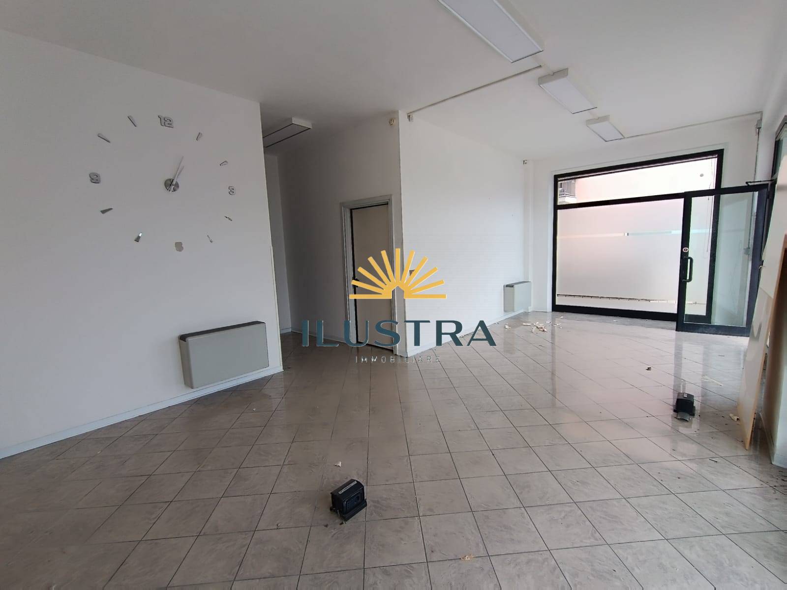 Locale commerciale in vendita a Grottammare