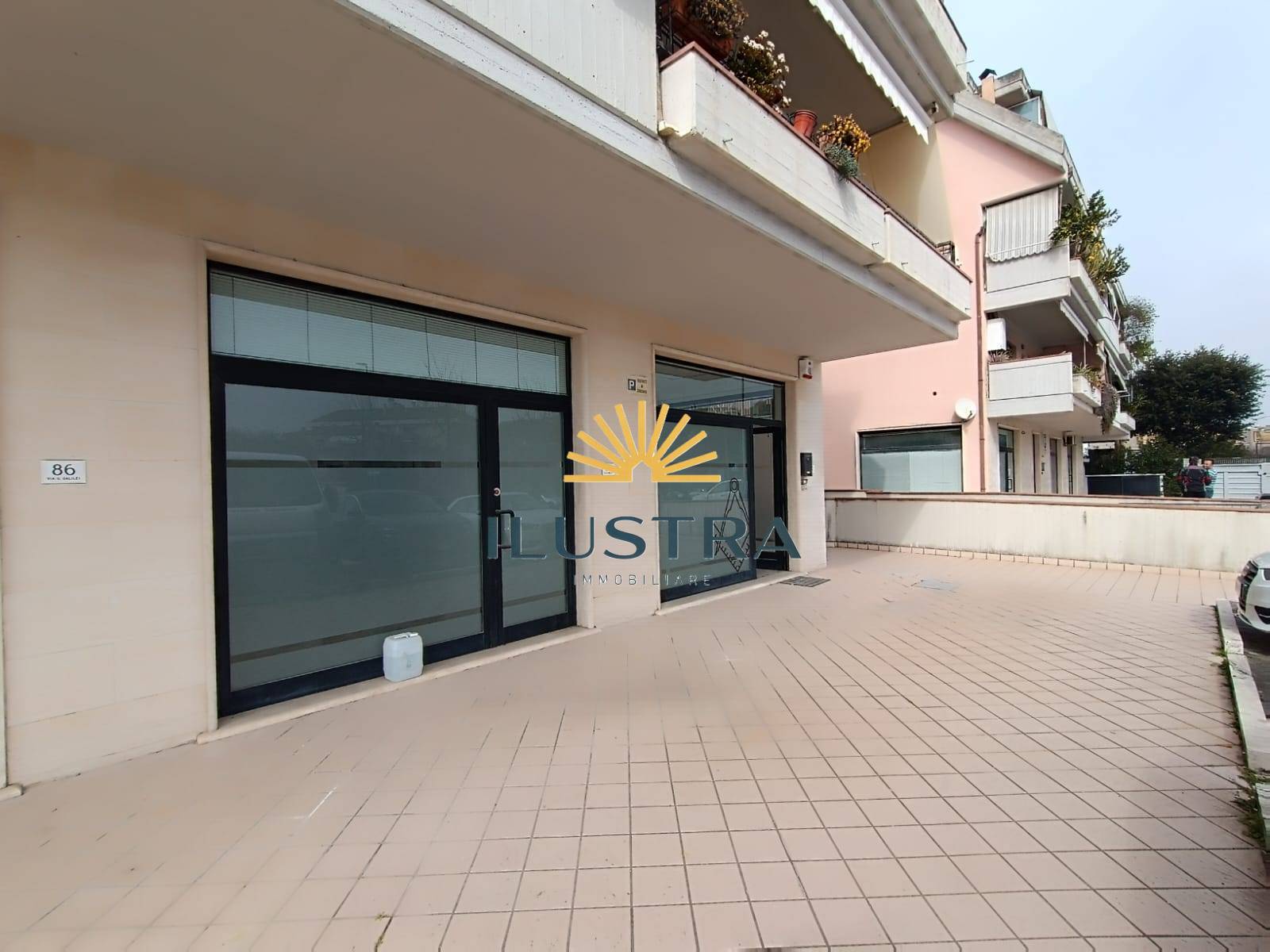 Locale commerciale in vendita a Grottammare