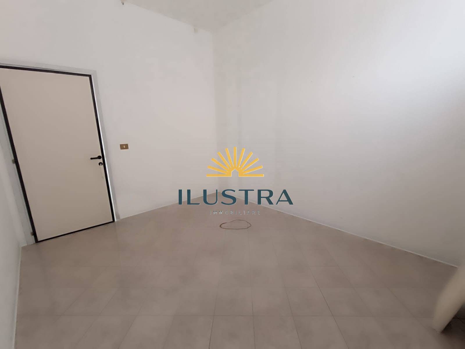 Locale commerciale in vendita a Grottammare