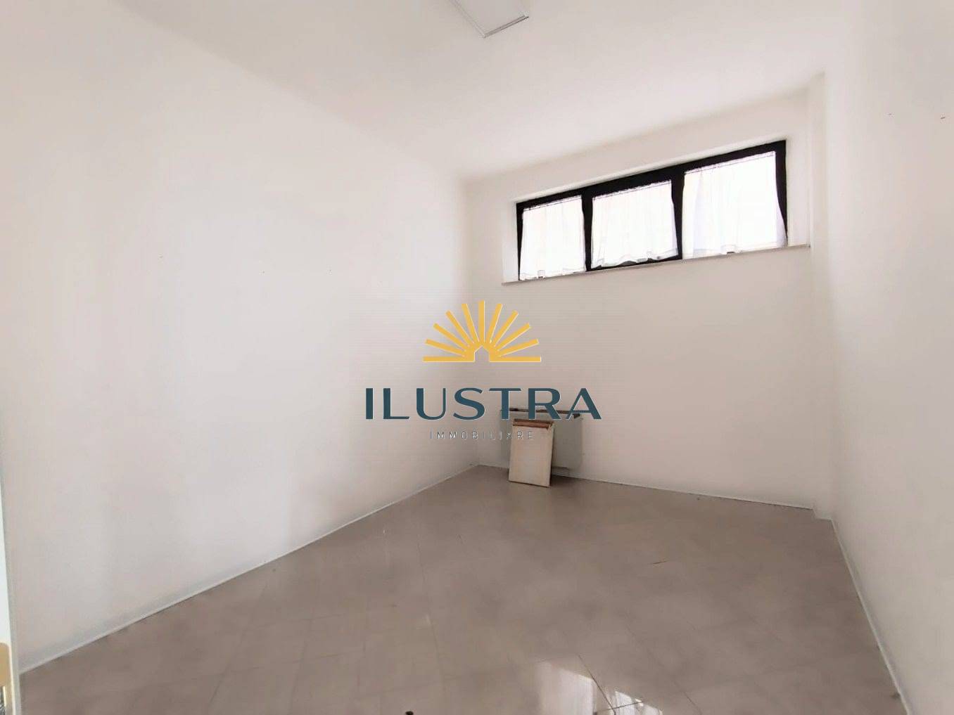 Locale commerciale in affitto a Grottammare