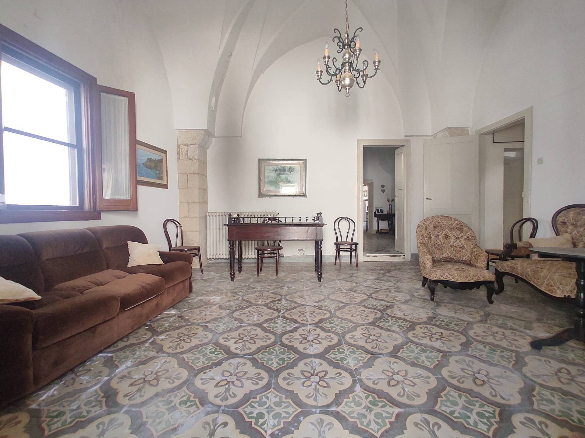 Palazzo intero stabile in vendita a Nociglia