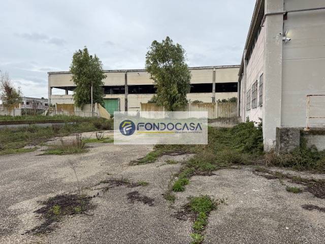 Industriale-logistico in vendita a Brindisi, Perrino