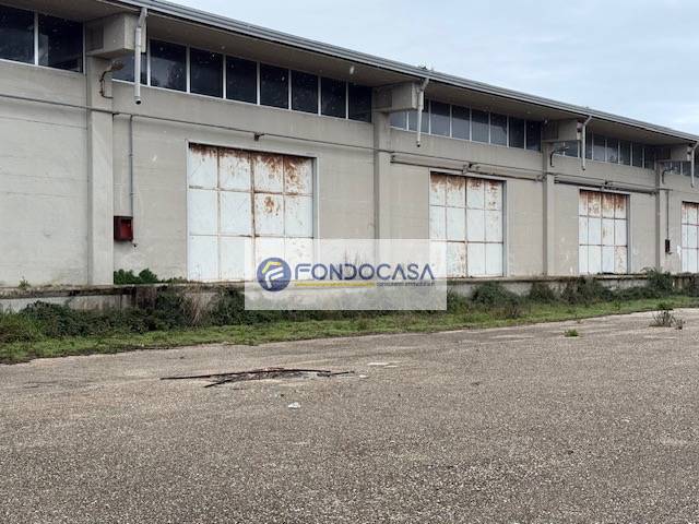 Industriale-logistico in vendita a Brindisi, Perrino