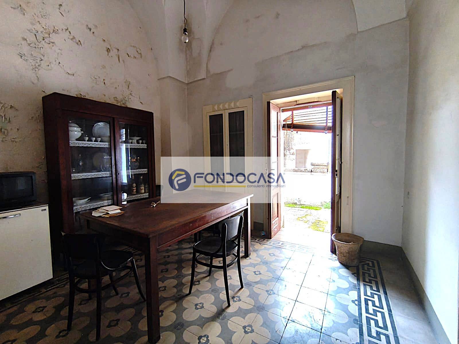 Palazzo intero stabile in vendita a Botrugno