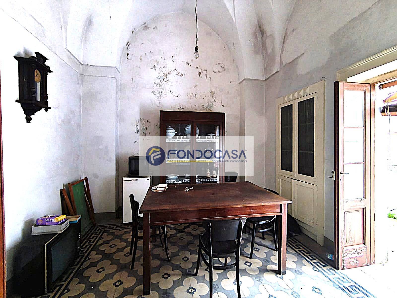 Palazzo intero stabile in vendita a Botrugno