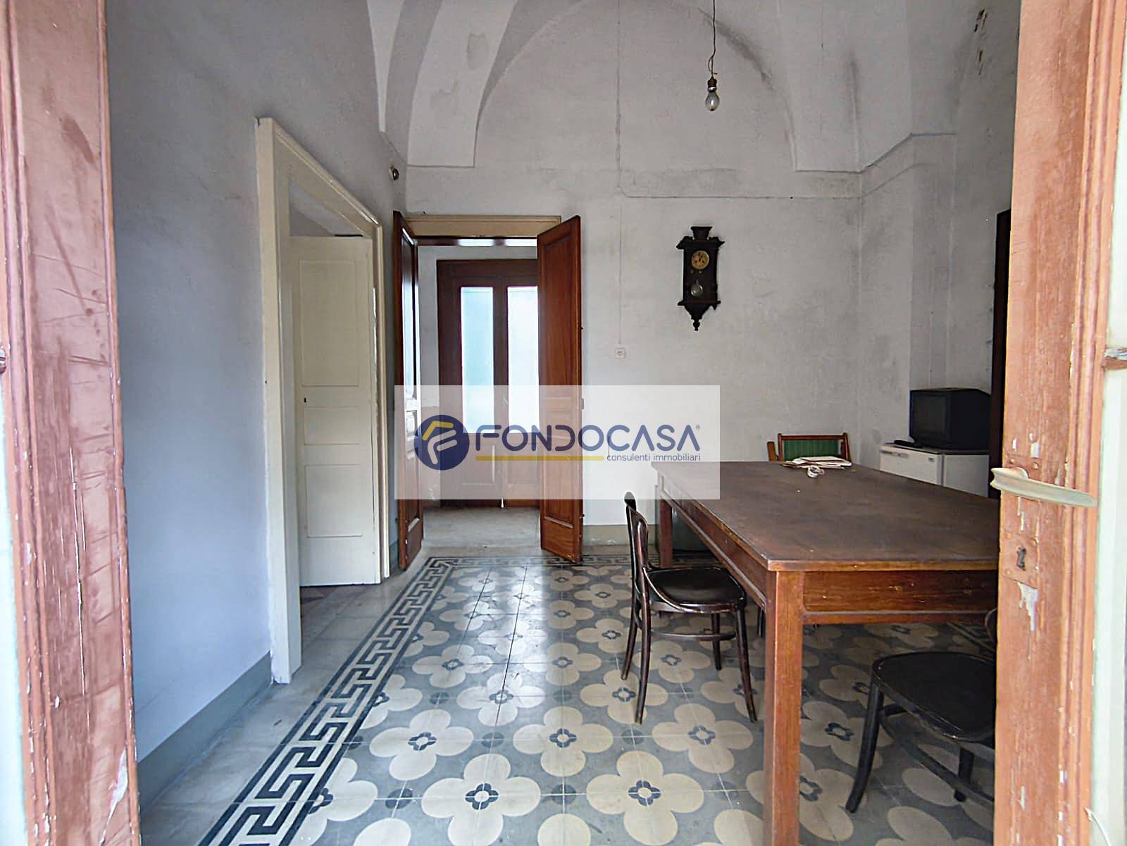 Palazzo intero stabile in vendita a Botrugno