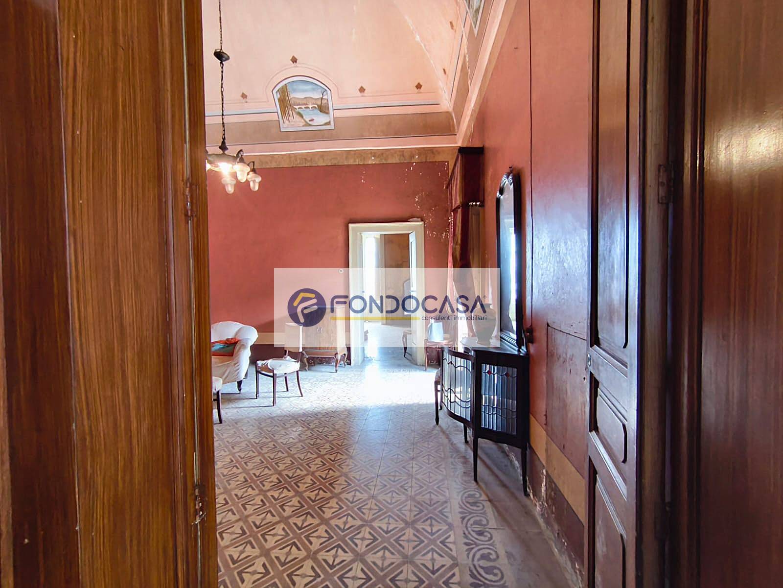 Palazzo intero stabile in vendita a Botrugno