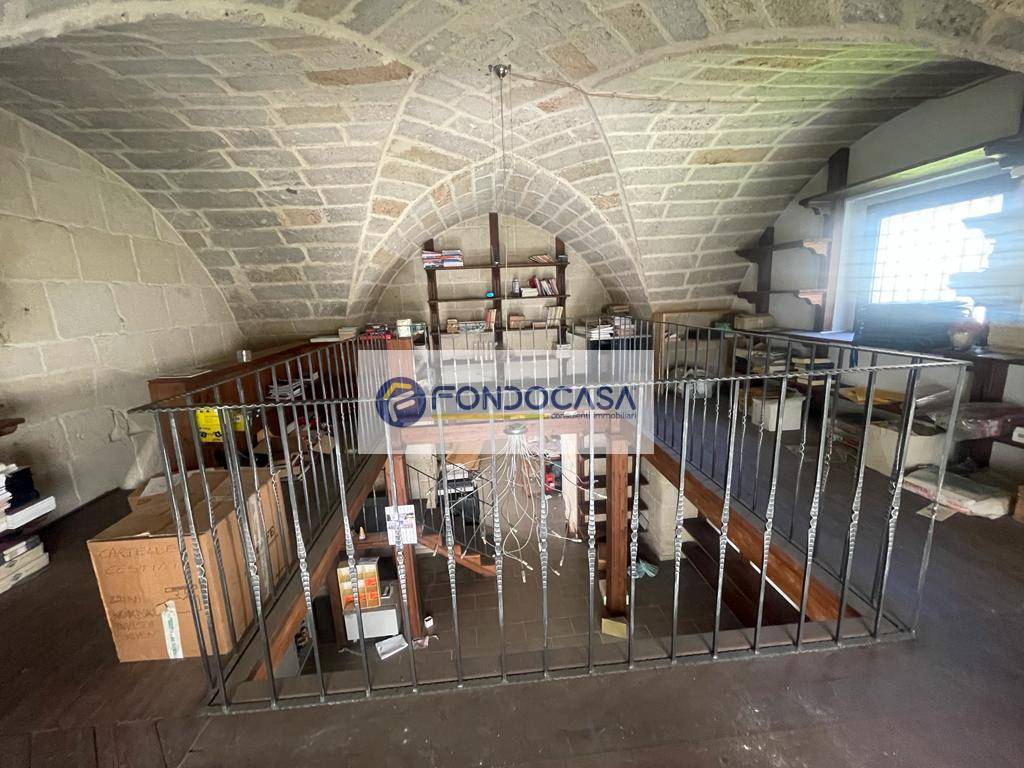 Locale commerciale in vendita a Maglie