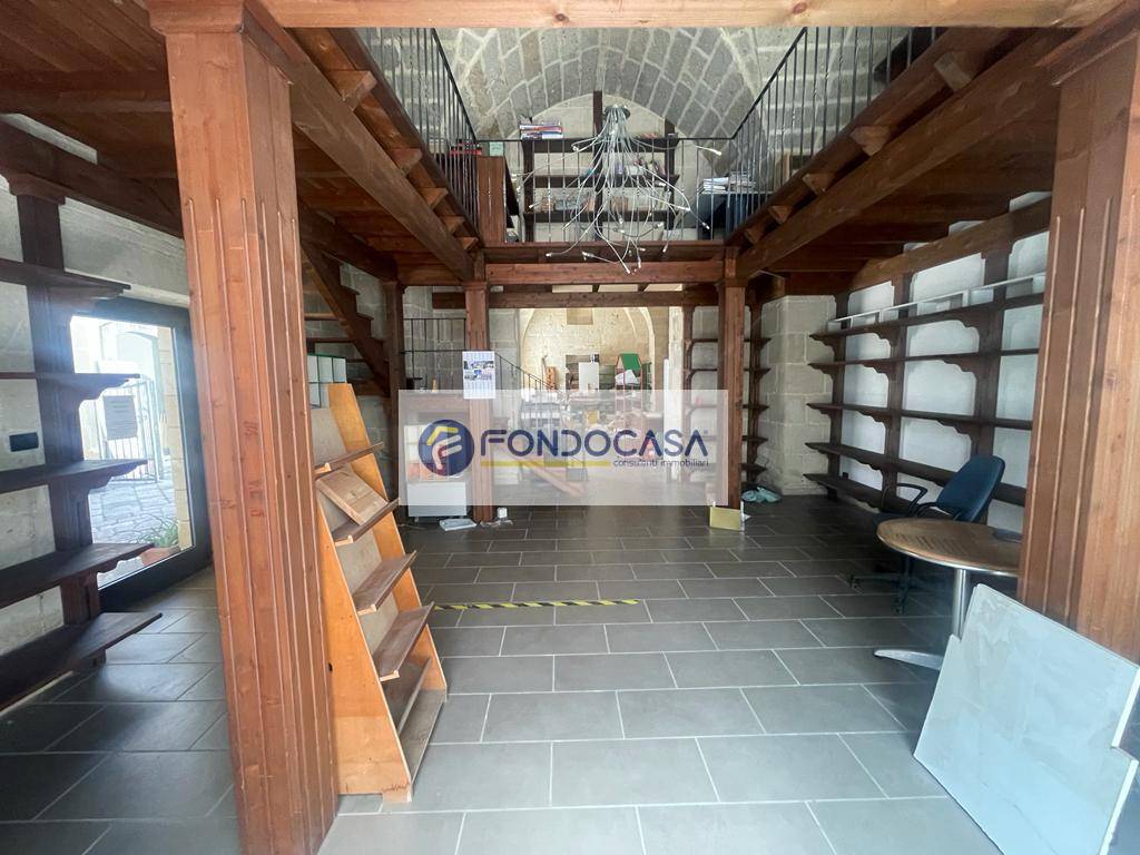Locale commerciale in vendita a Maglie