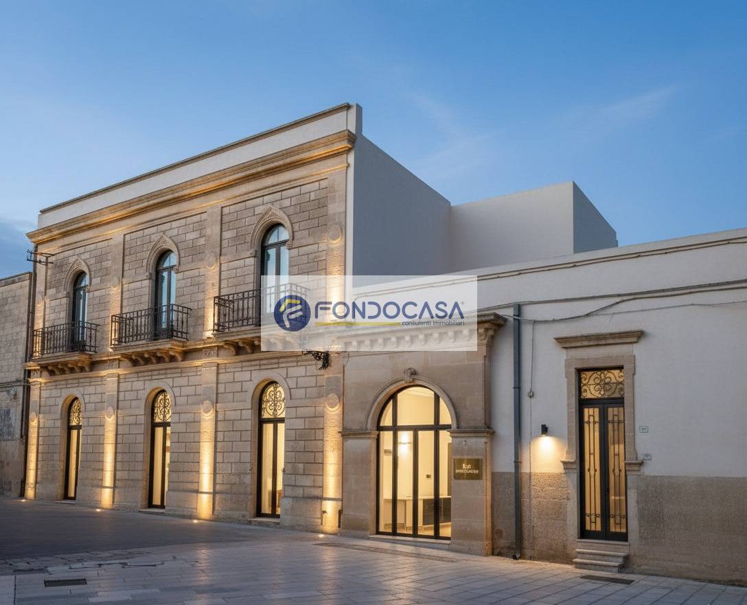Palazzo intero stabile in vendita a Castrignano de' Greci