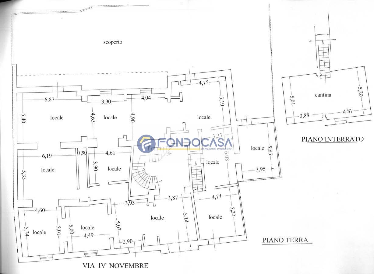 Palazzo intero stabile in vendita a Castrignano de' Greci