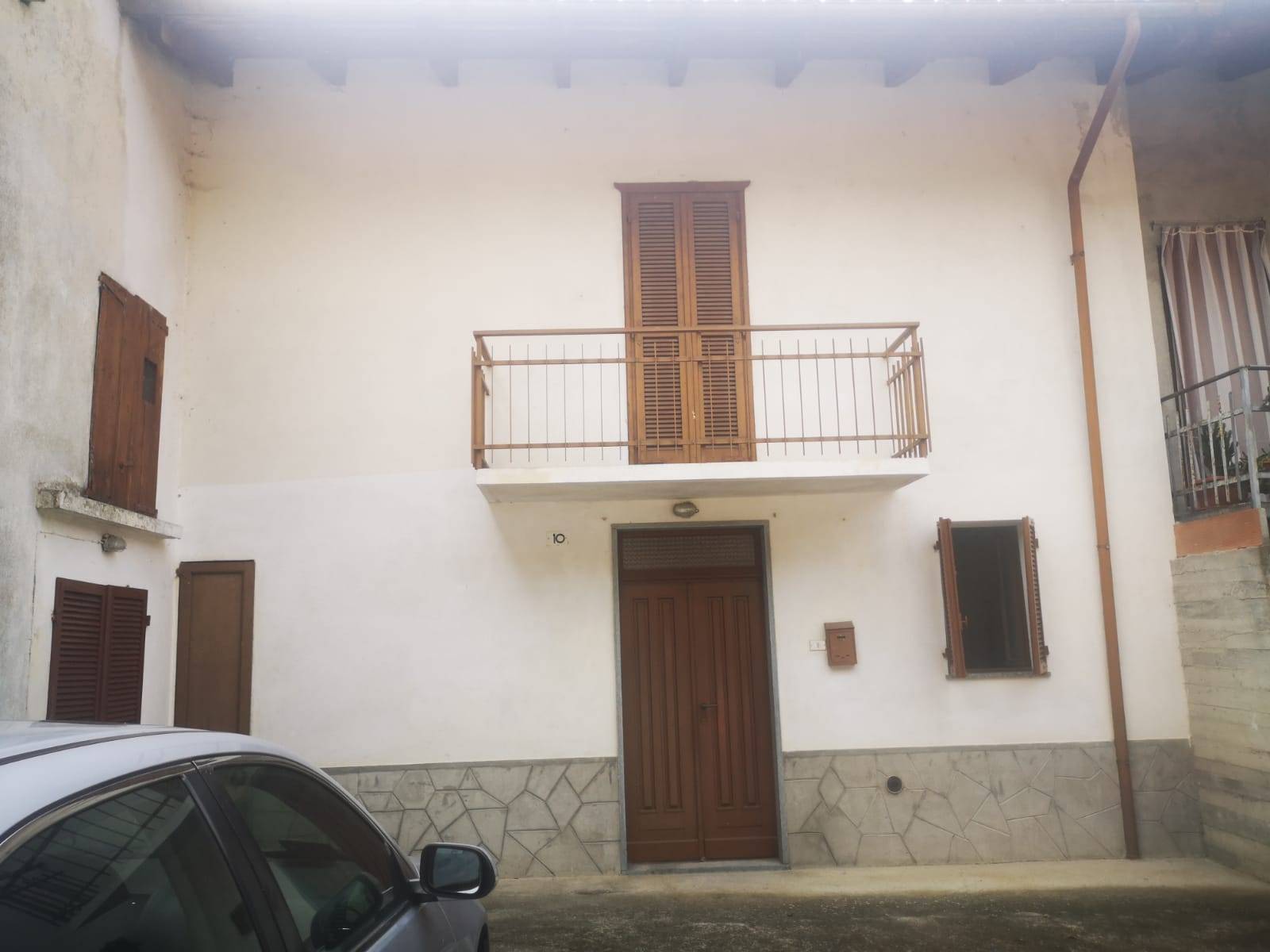 CASA SINGOLA in vendita a Mombello Monferrato
