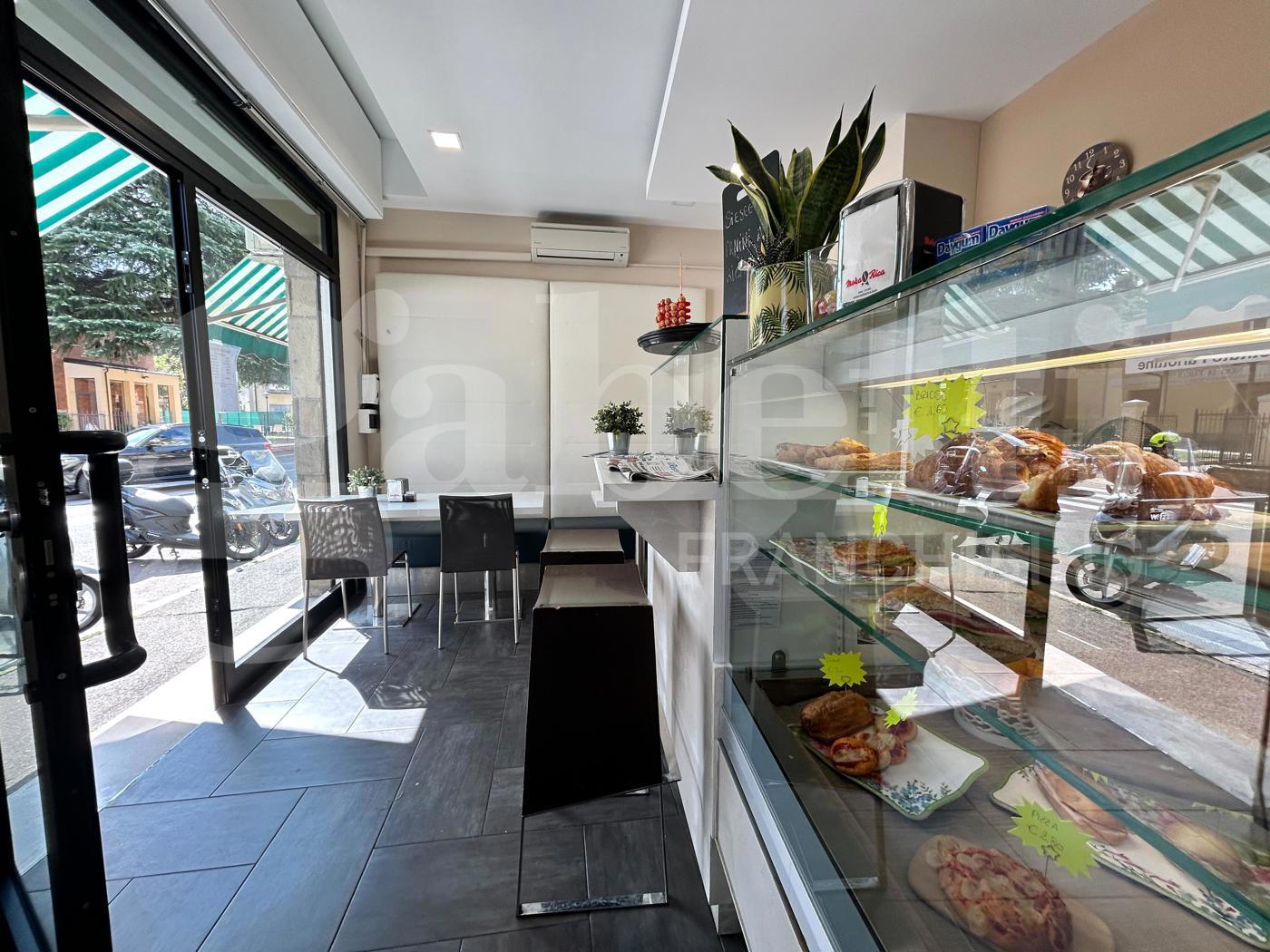 Attivit� commerciale Bar e tabacchi in vendita a Bologna