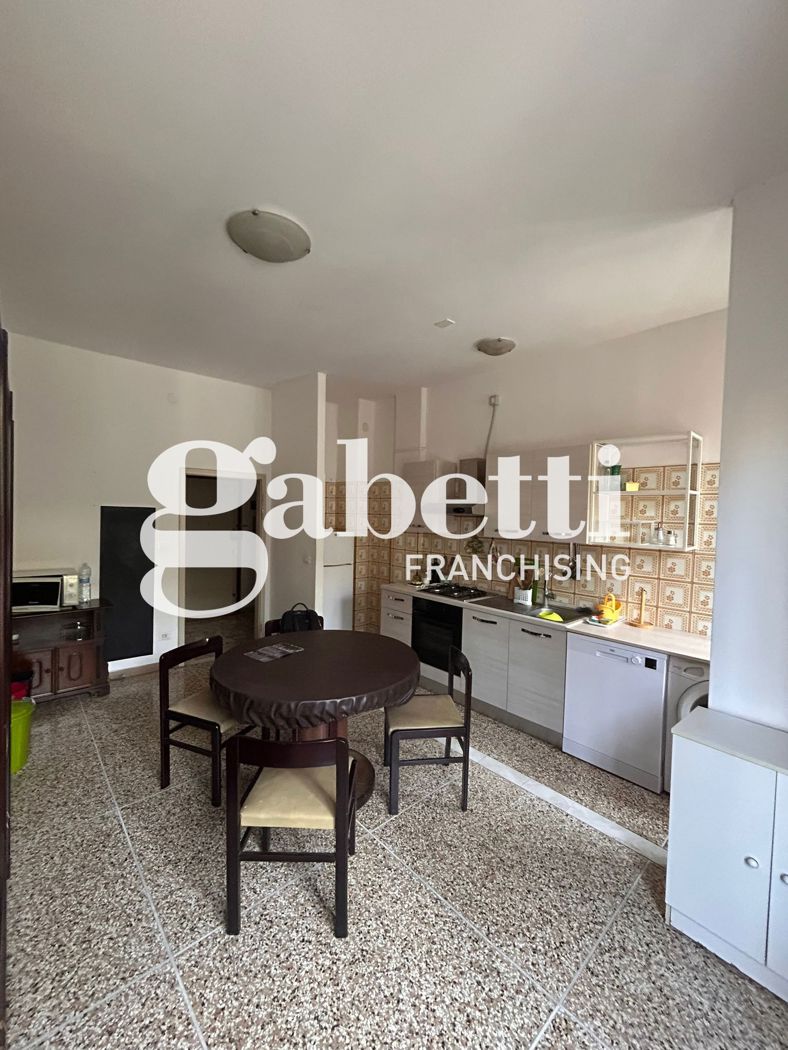 Trilocale da ristrutturare a Bologna