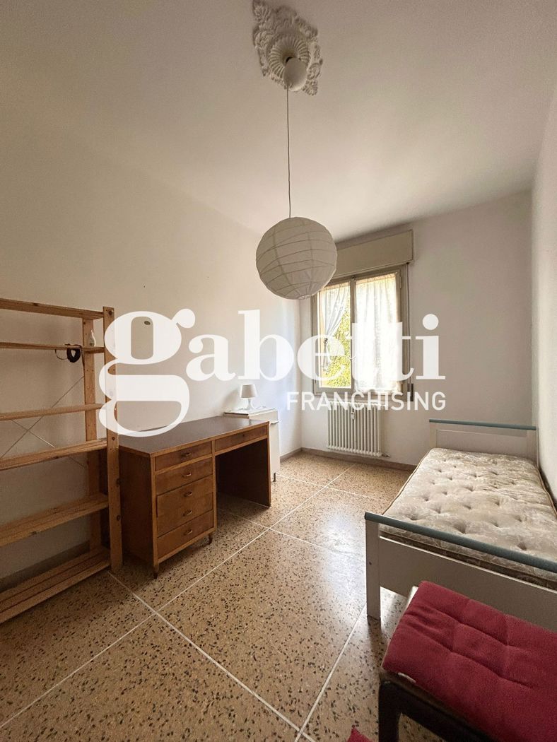 Trilocale da ristrutturare a Bologna