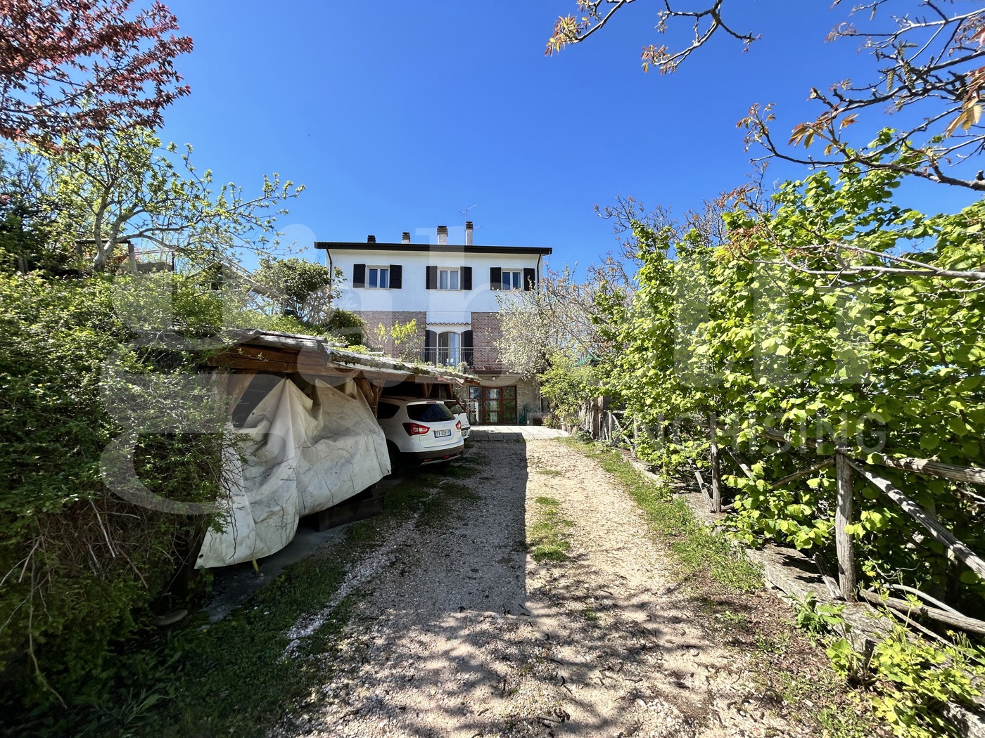 Villa con giardino a Loiano
