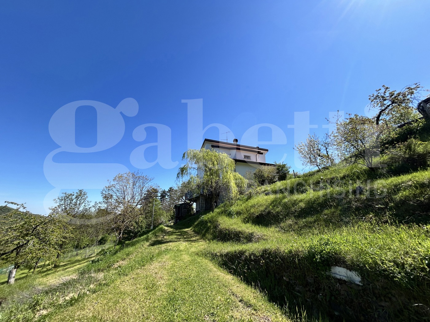 Villa con giardino a Loiano