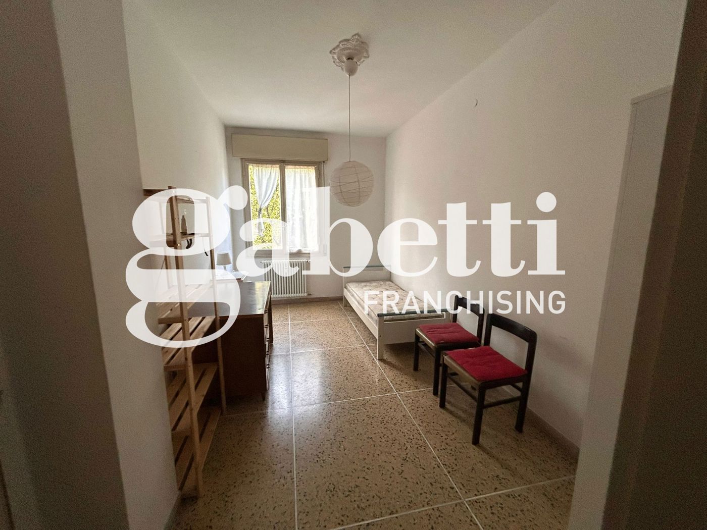 Trilocale da ristrutturare a Bologna