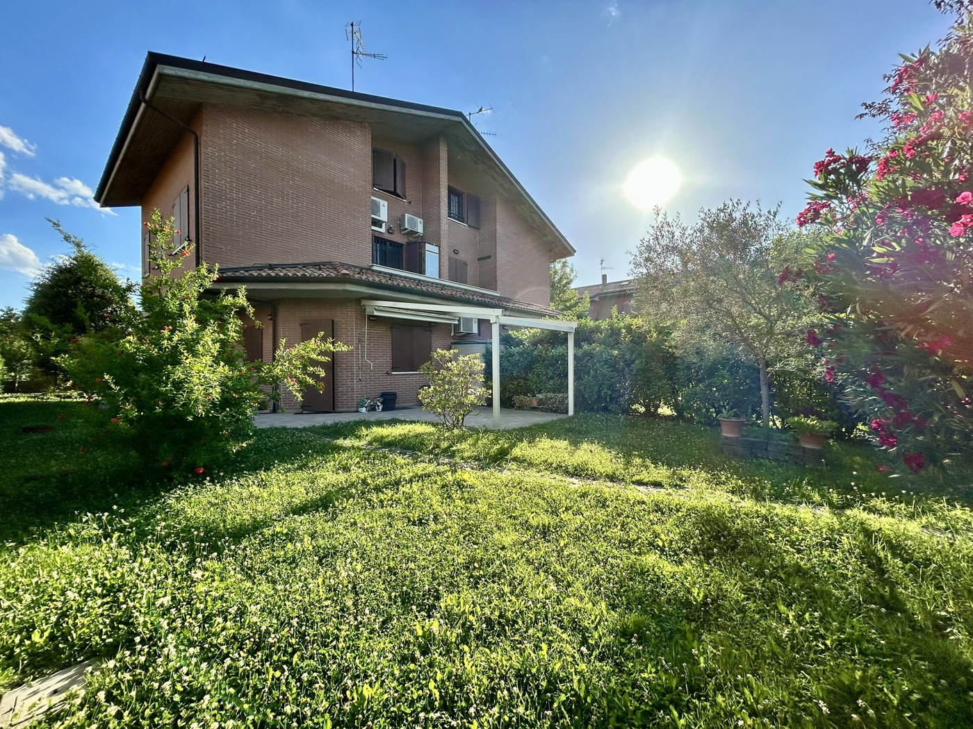 Villa Bifamiliare con giardino a San Lazzaro di Savena