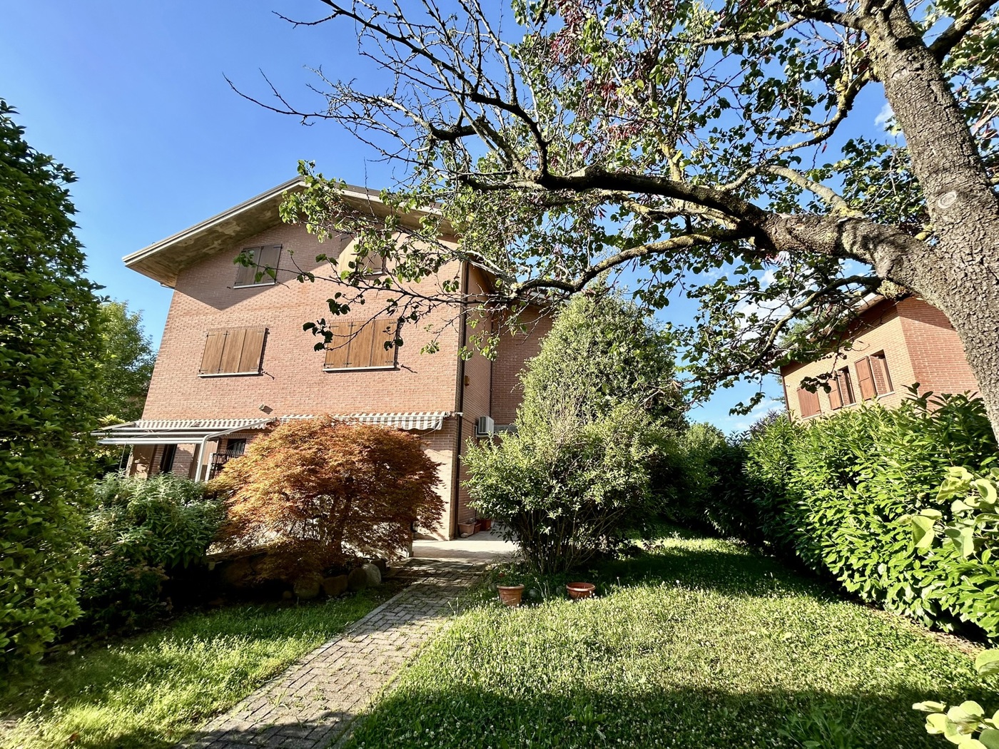 Villa Bifamiliare con giardino a San Lazzaro di Savena
