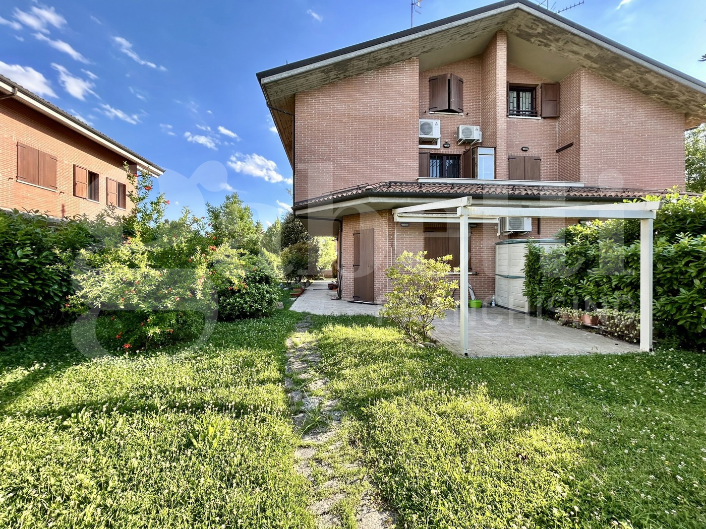 Villa Bifamiliare con giardino a San Lazzaro di Savena
