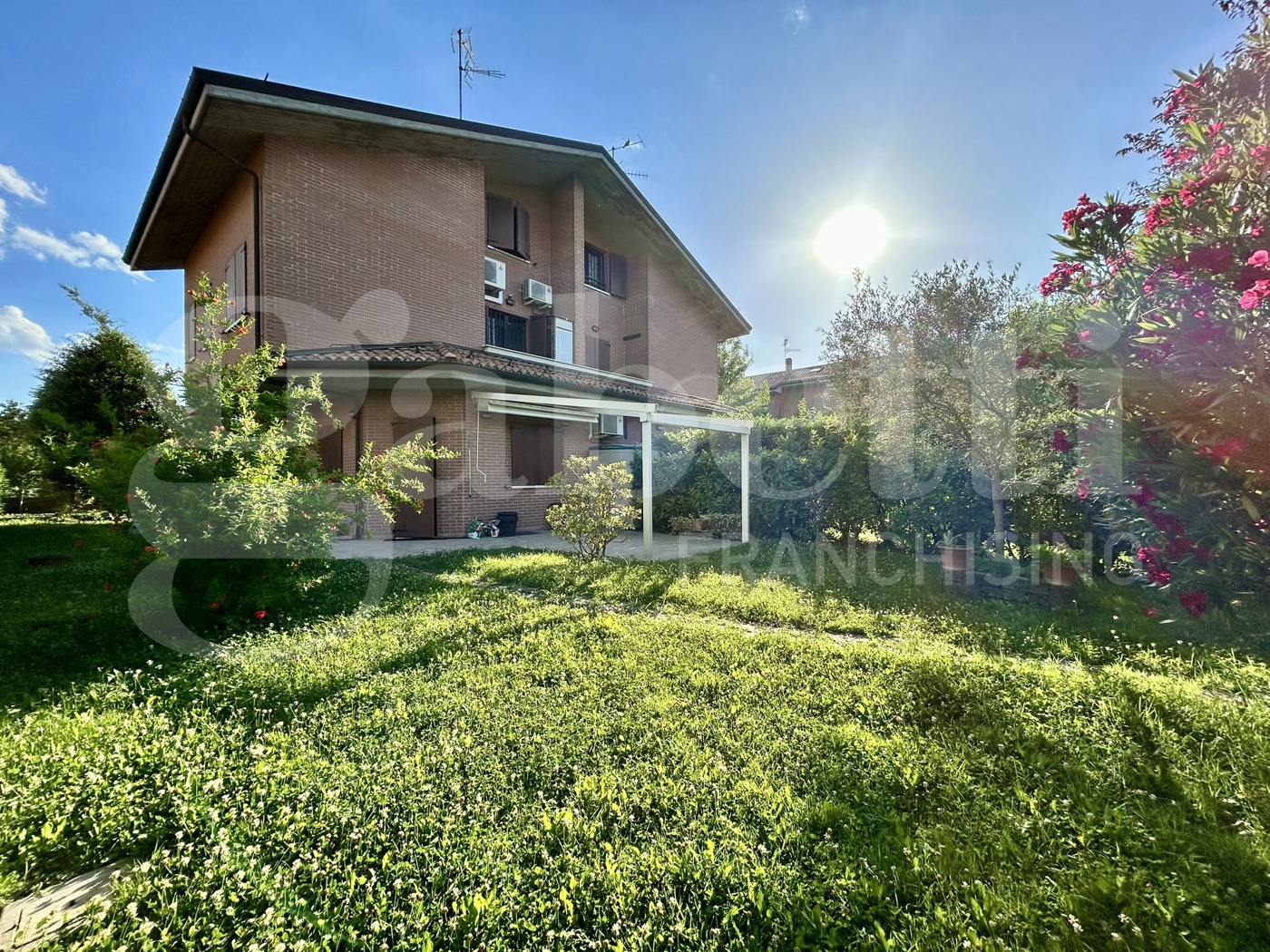 Villa Bifamiliare con giardino a San Lazzaro di Savena