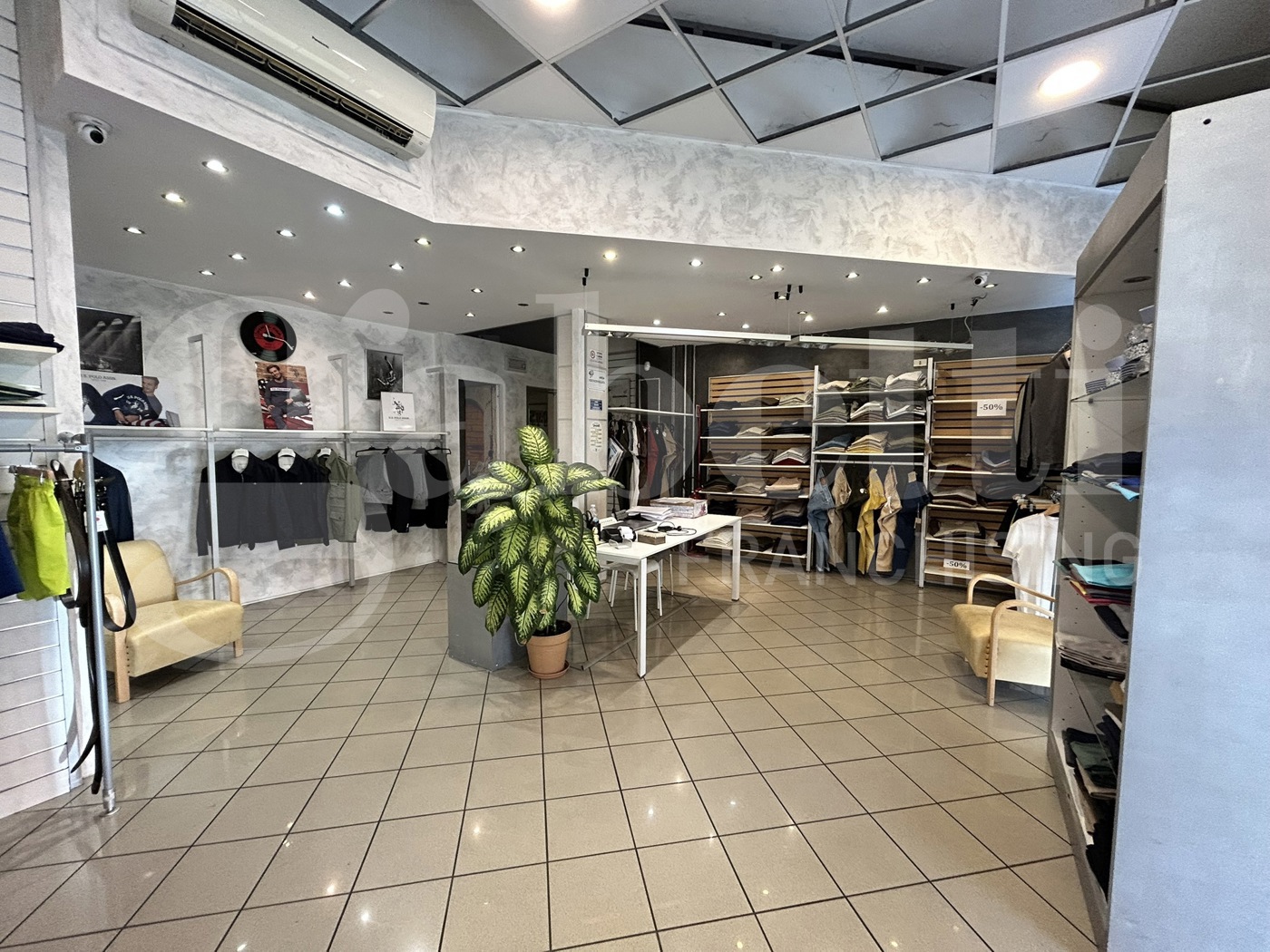 Commercial property, 70 m²