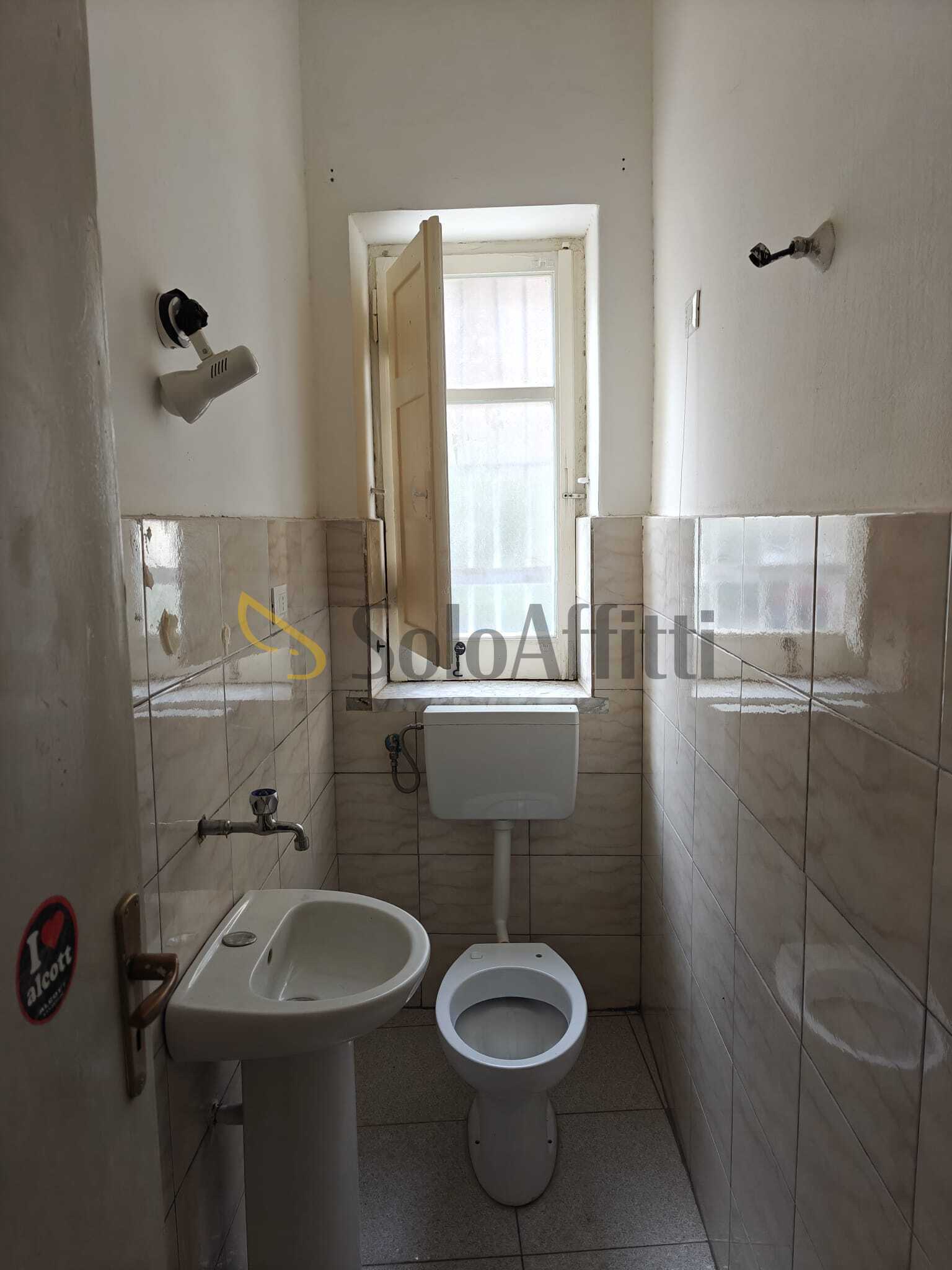 Locale commerciale in affitto in via stazzone 146, Catania