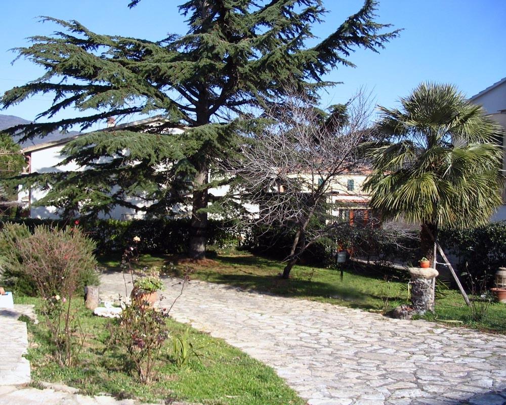 Villa con giardino a Campiglia Marittima