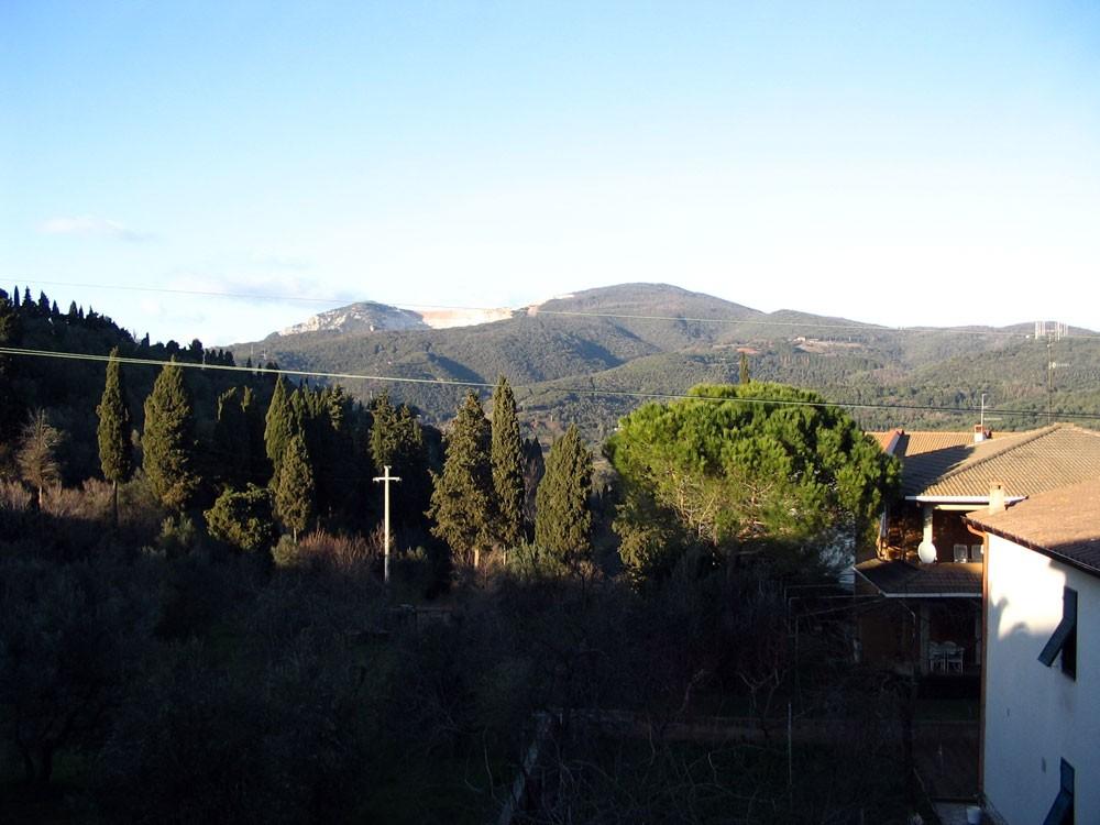 Villa con giardino a Campiglia Marittima