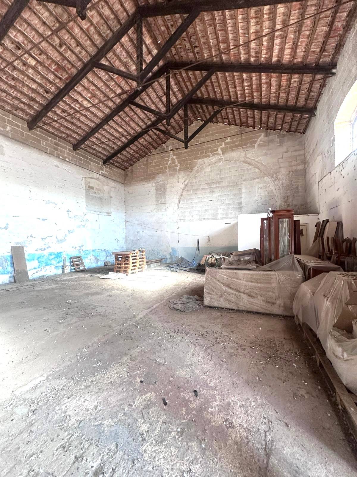 Edificio commerciale o terziario in vendita a Sannicola