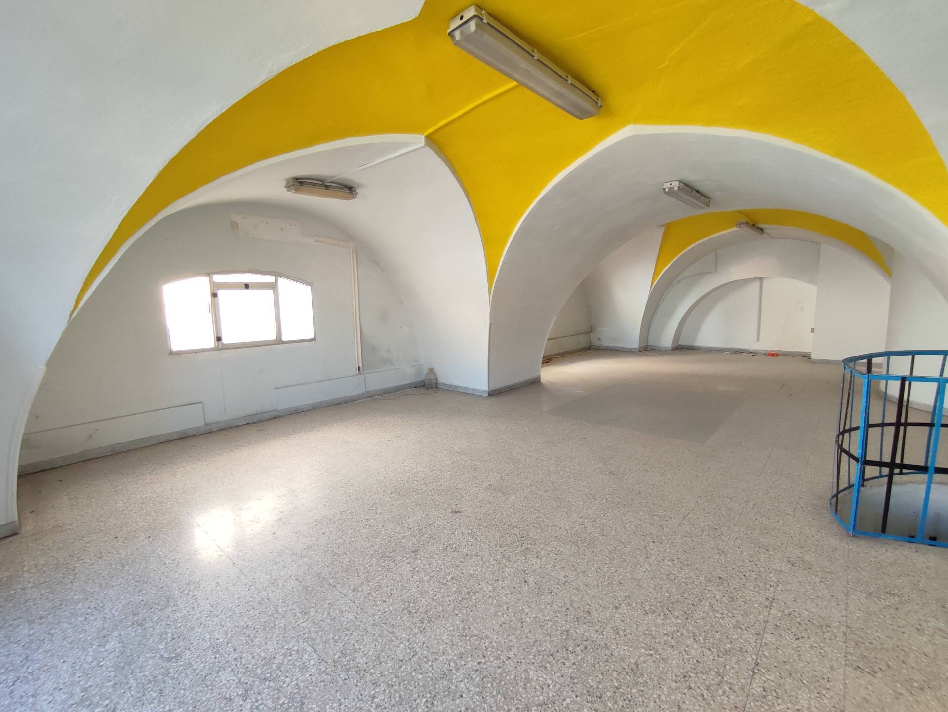 Locale commerciale in affitto a Gallipoli, Corso Roma