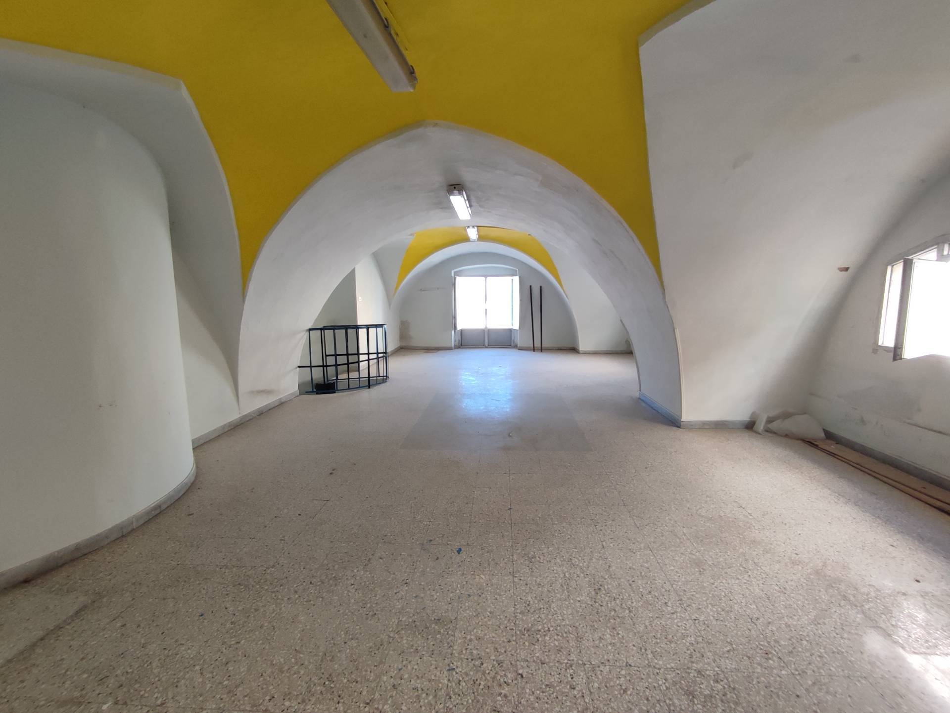 Locale commerciale in affitto a Gallipoli, Corso Roma