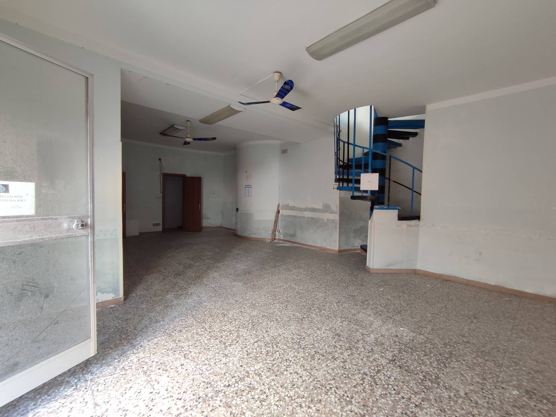 Locale commerciale in affitto a Gallipoli, Corso Roma