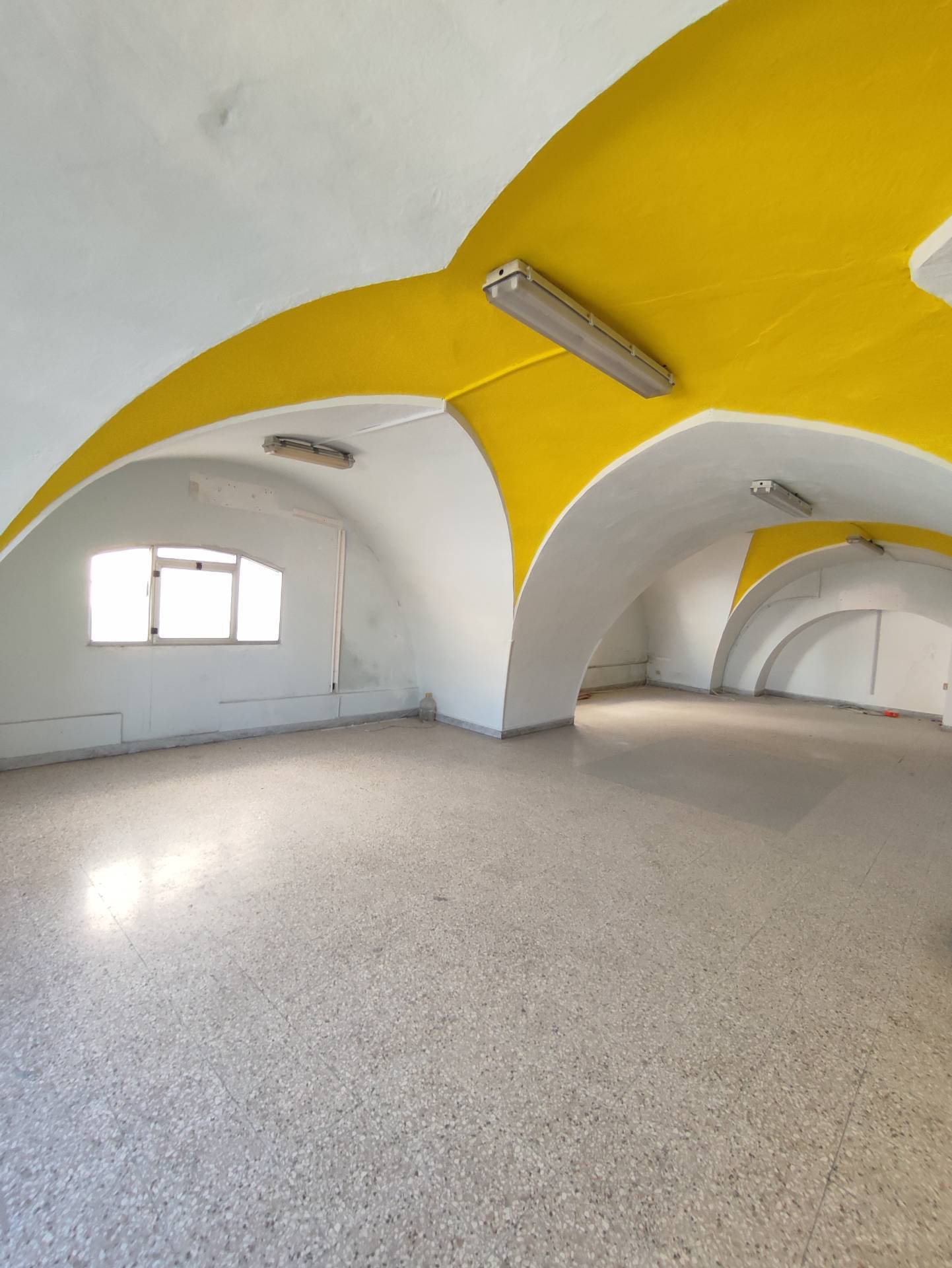 Locale commerciale in affitto a Gallipoli, Corso Roma