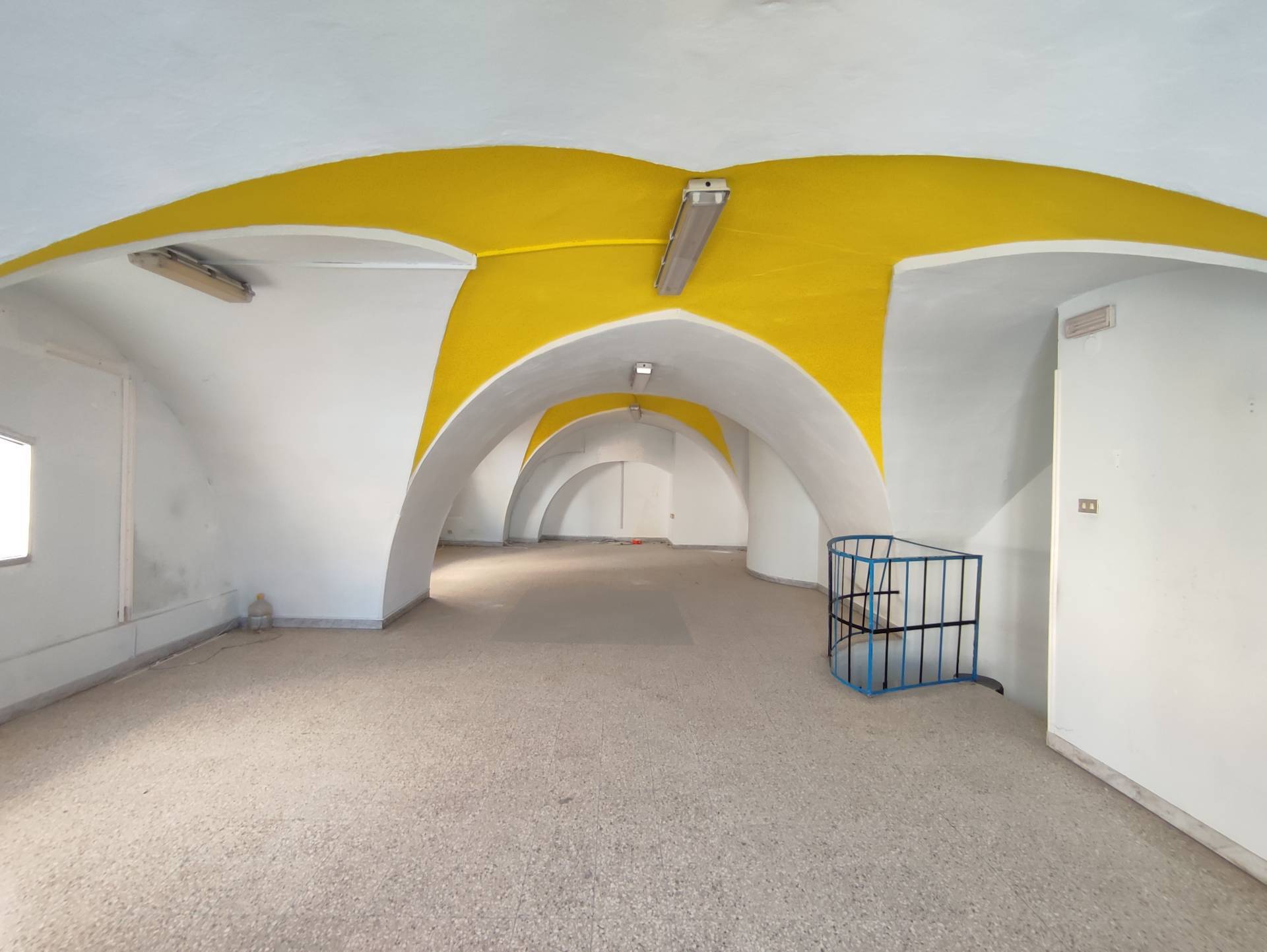 Locale commerciale in affitto a Gallipoli, Corso Roma