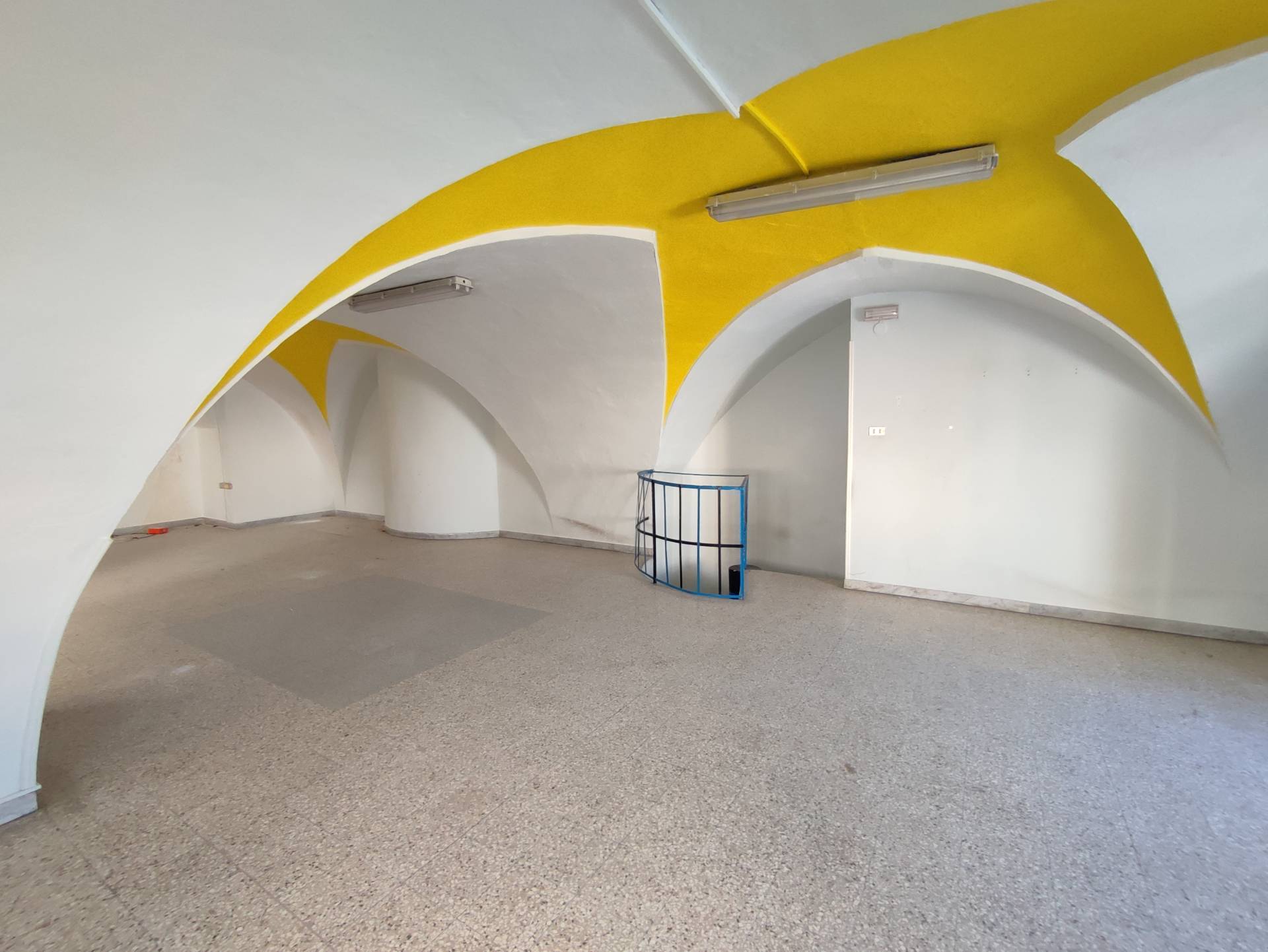 Locale commerciale in affitto a Gallipoli, Corso Roma