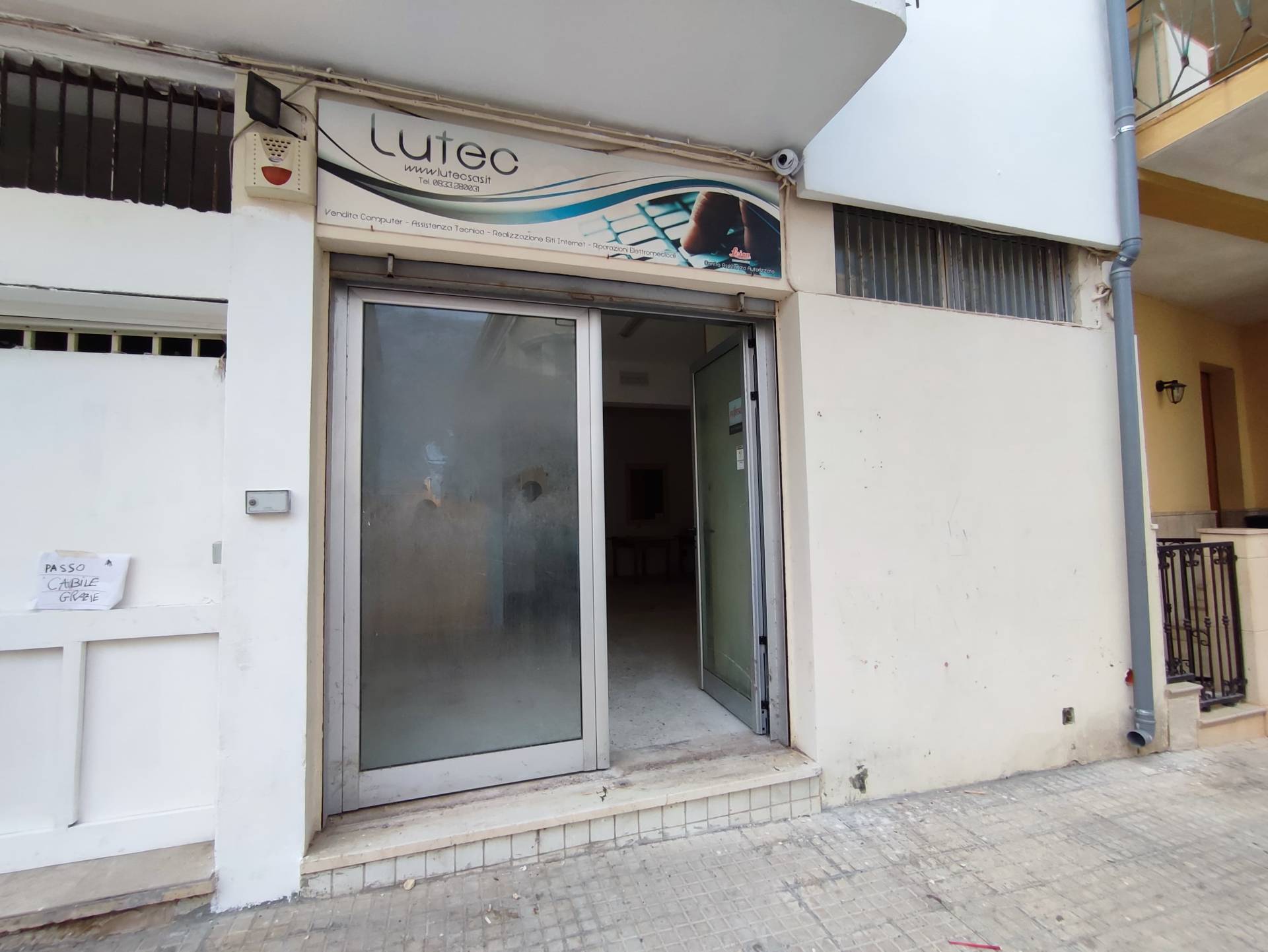 Locale commerciale in vendita a Alezio