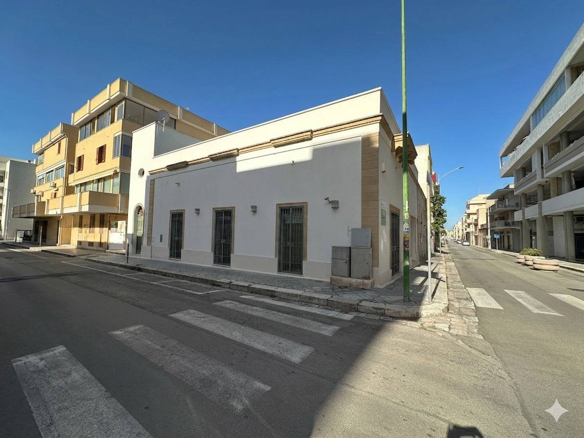 Edificio commerciale o terziario in vendita a Gallipoli, Corso Roma
