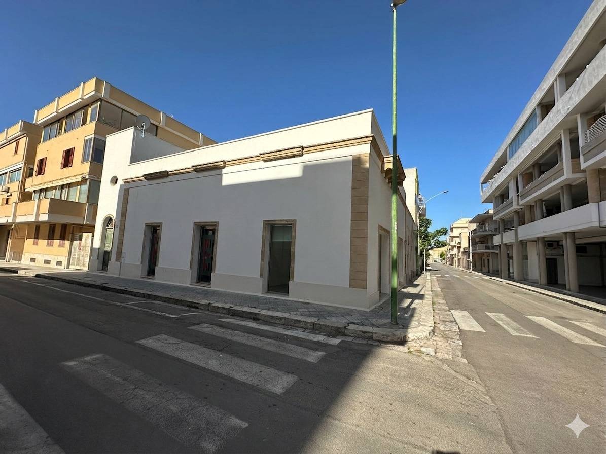 Edificio commerciale o terziario in vendita a Gallipoli, Corso Roma