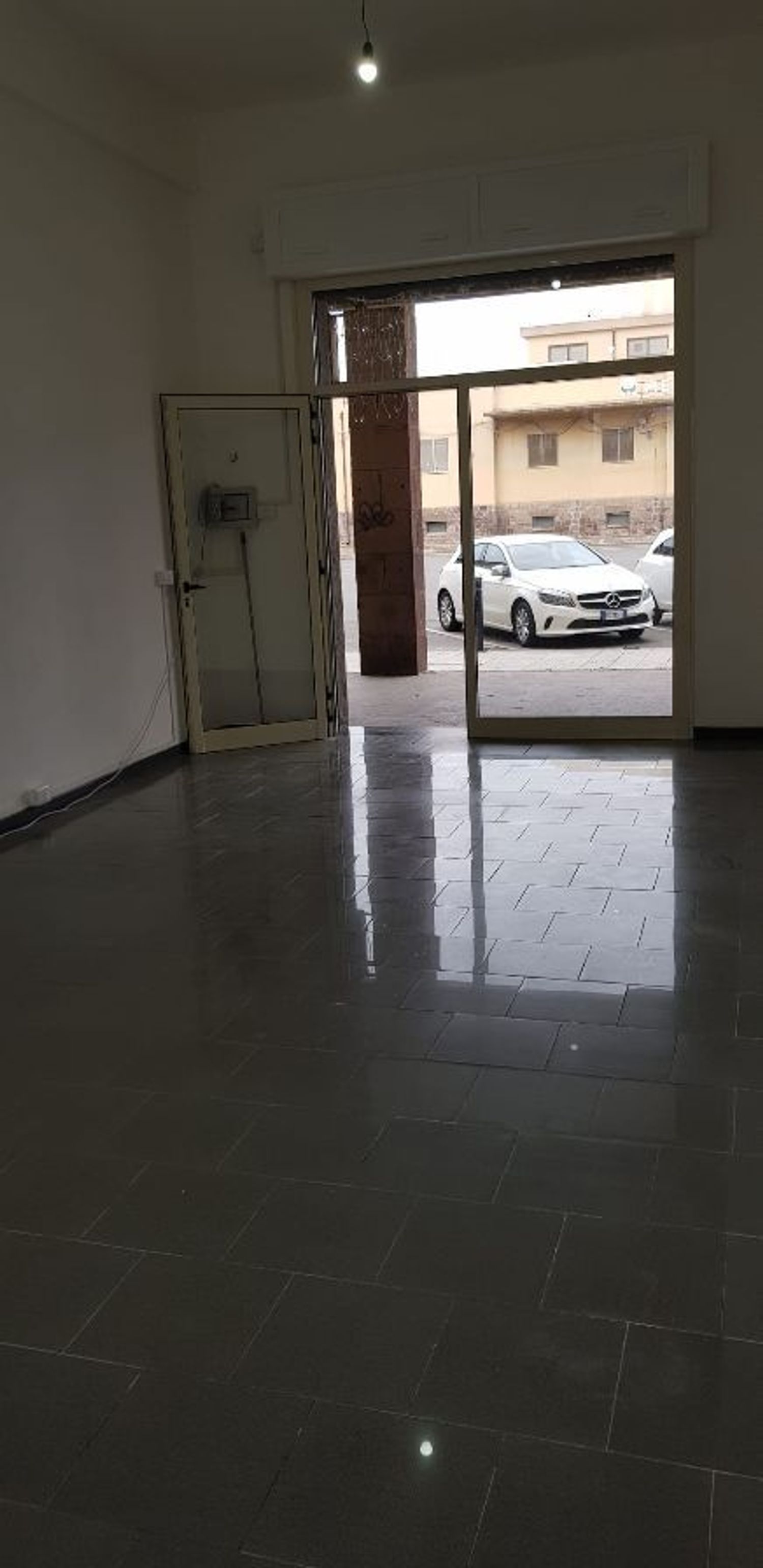 Locale commerciale in vendita a Carbonia