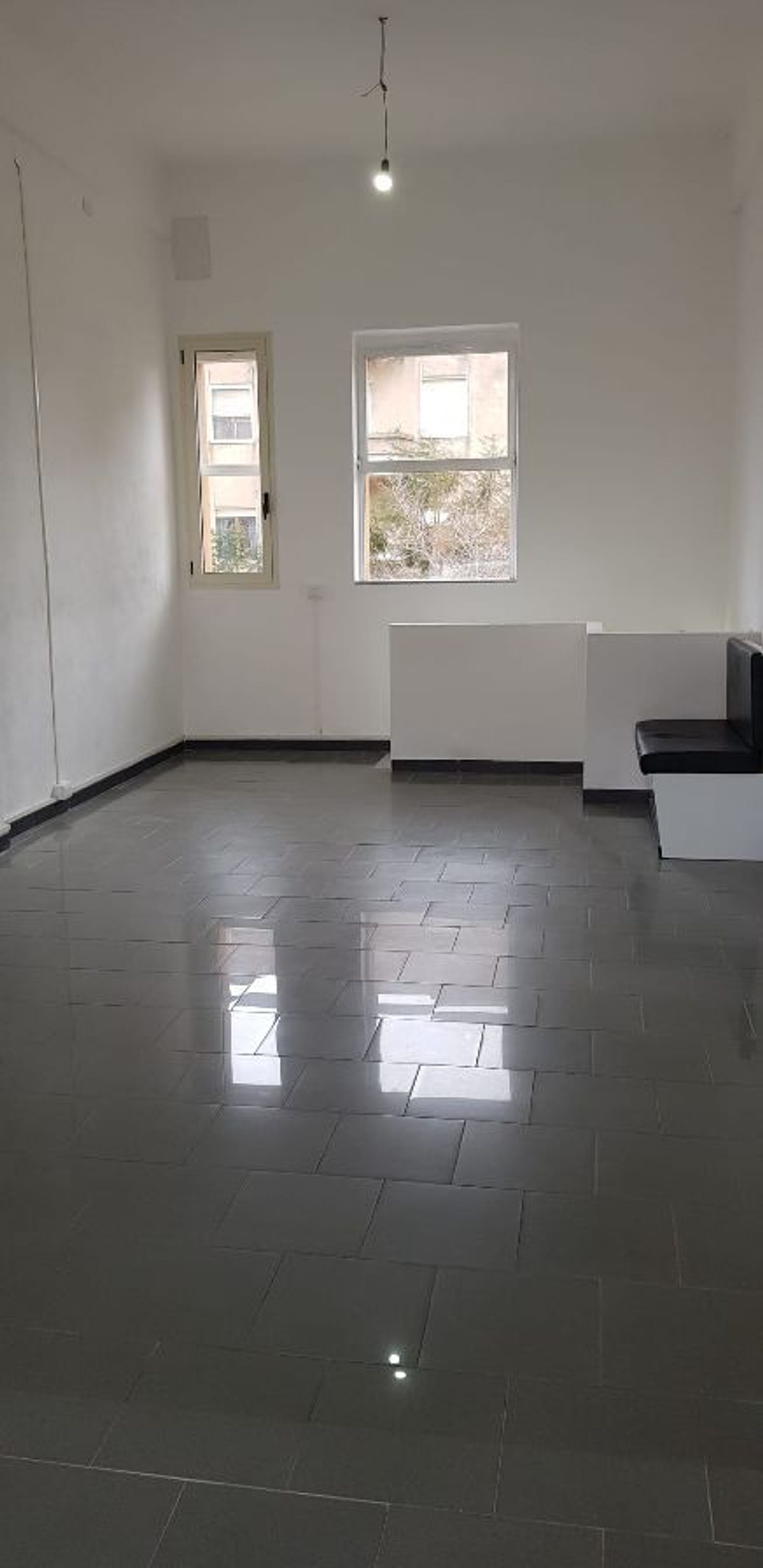 Locale commerciale in vendita a Carbonia