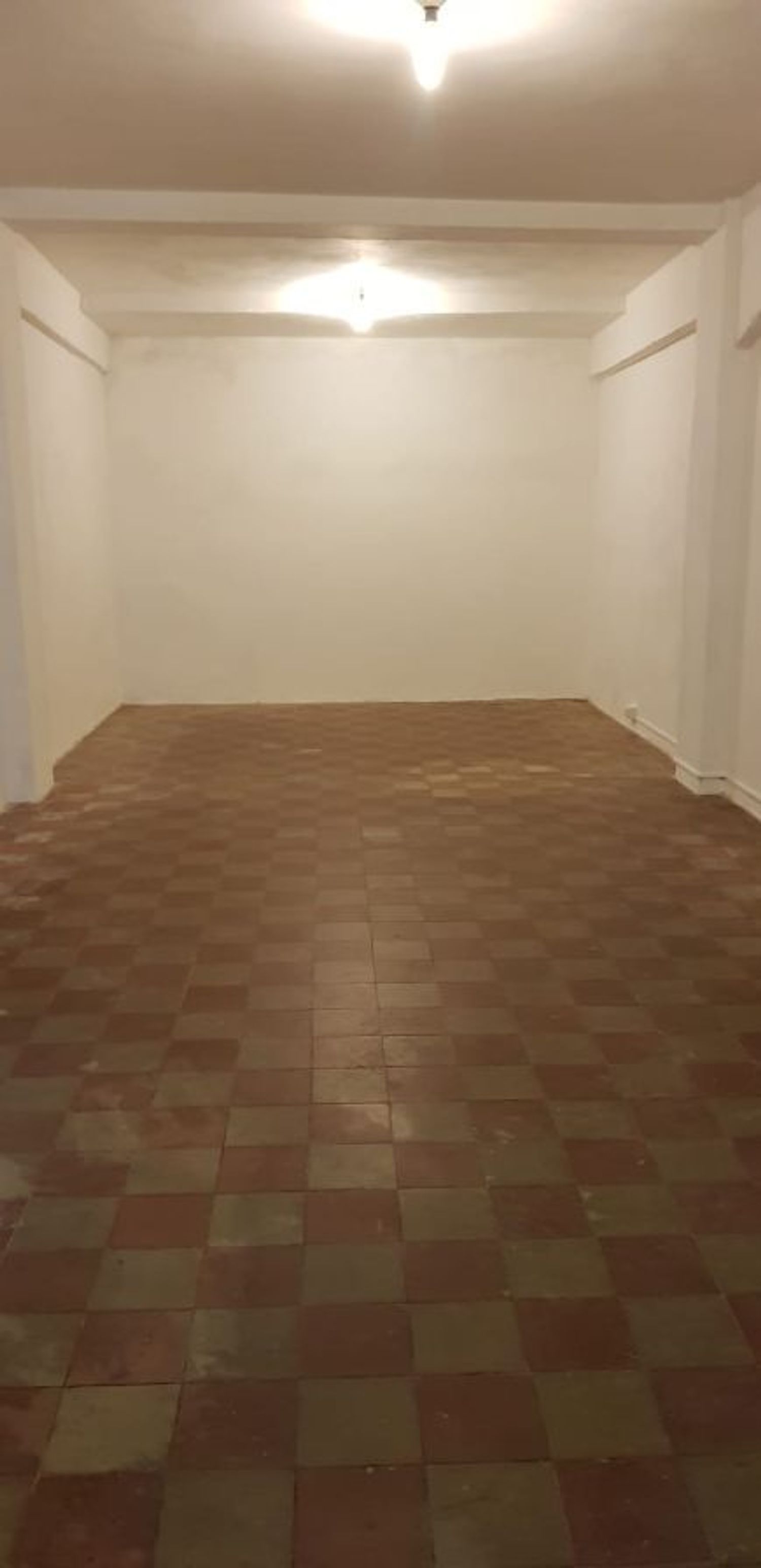 Locale commerciale in vendita a Carbonia