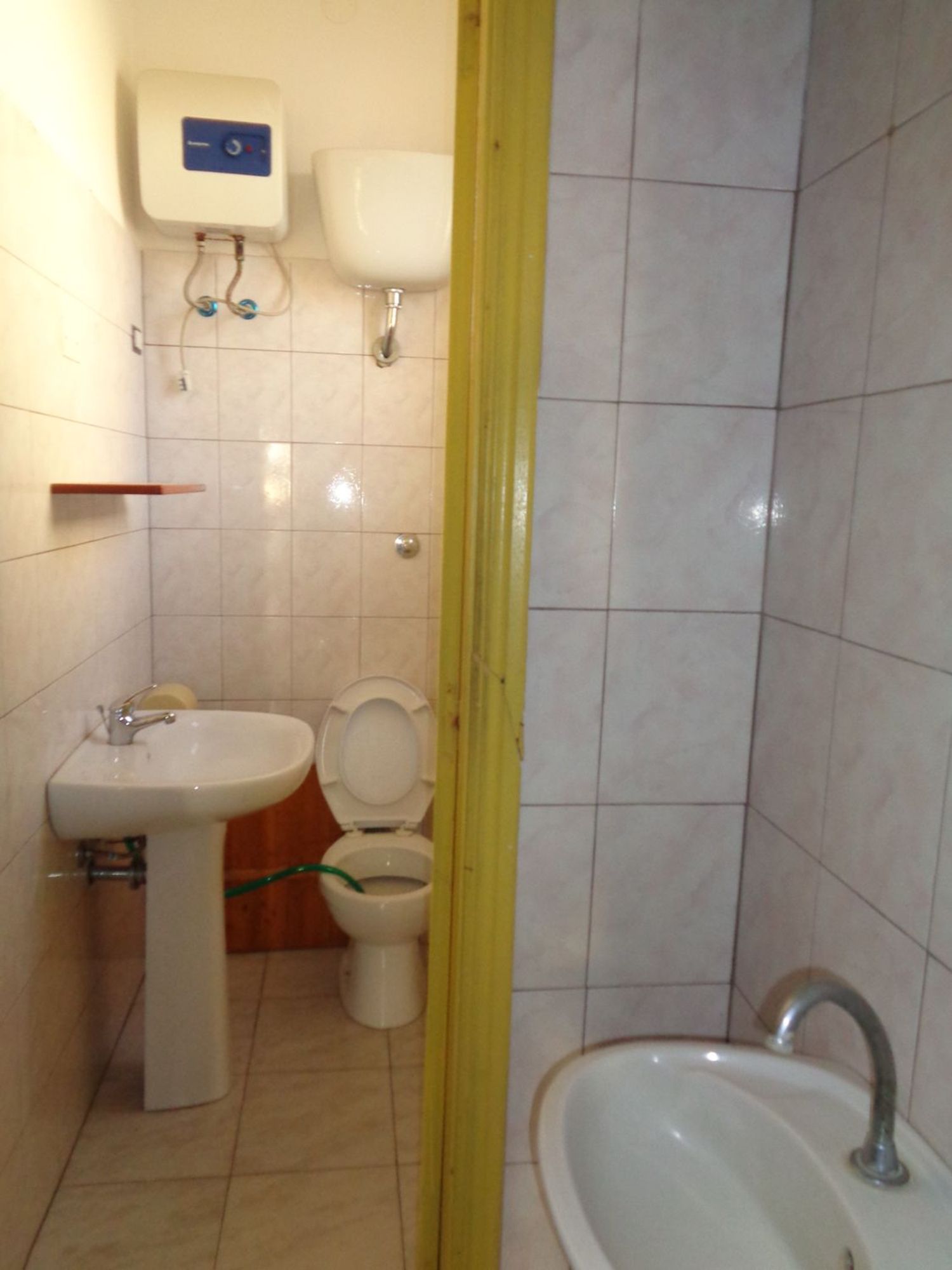 Locale commerciale in vendita a Tratalias