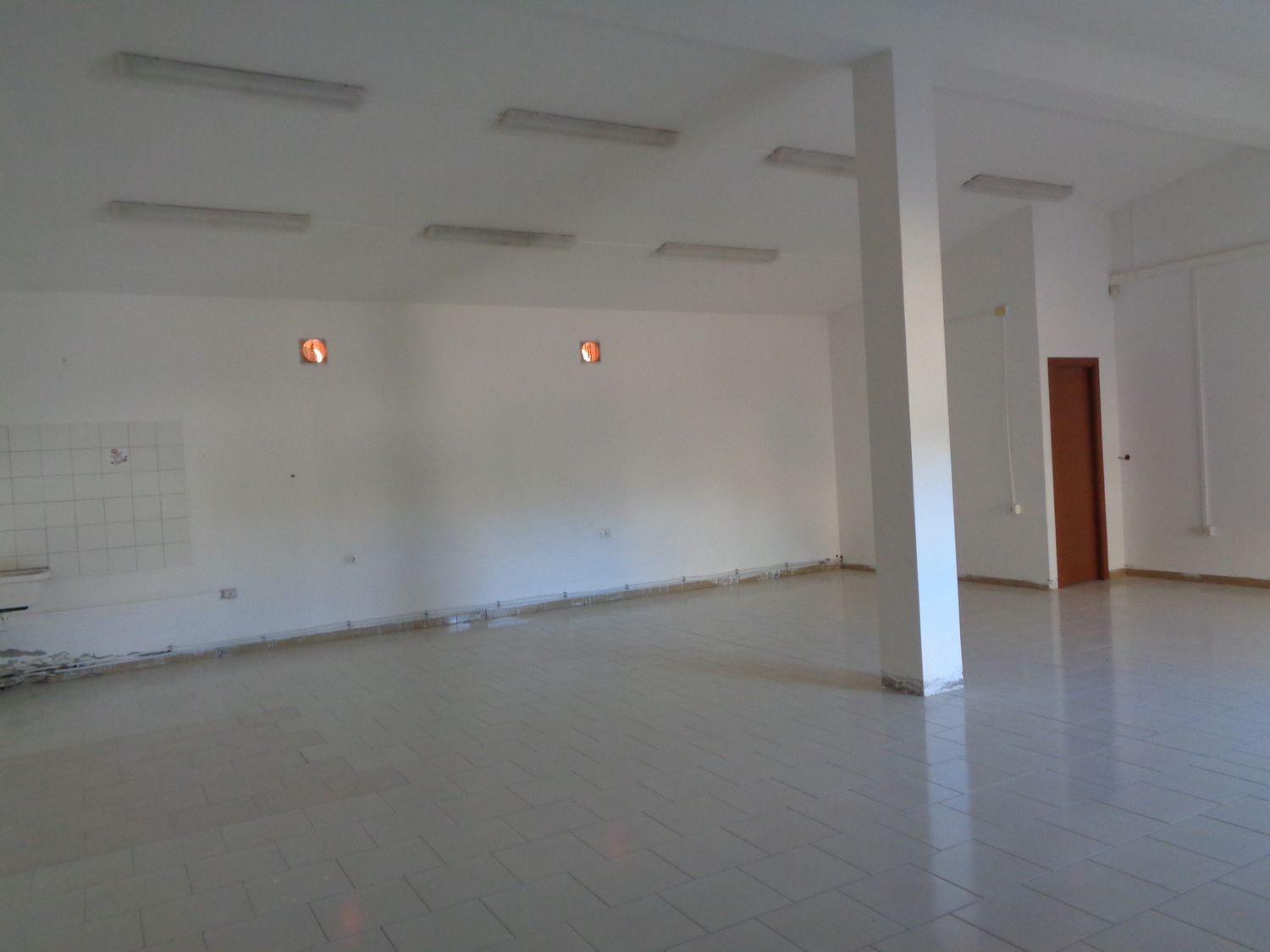 Locale commerciale in vendita a Tratalias