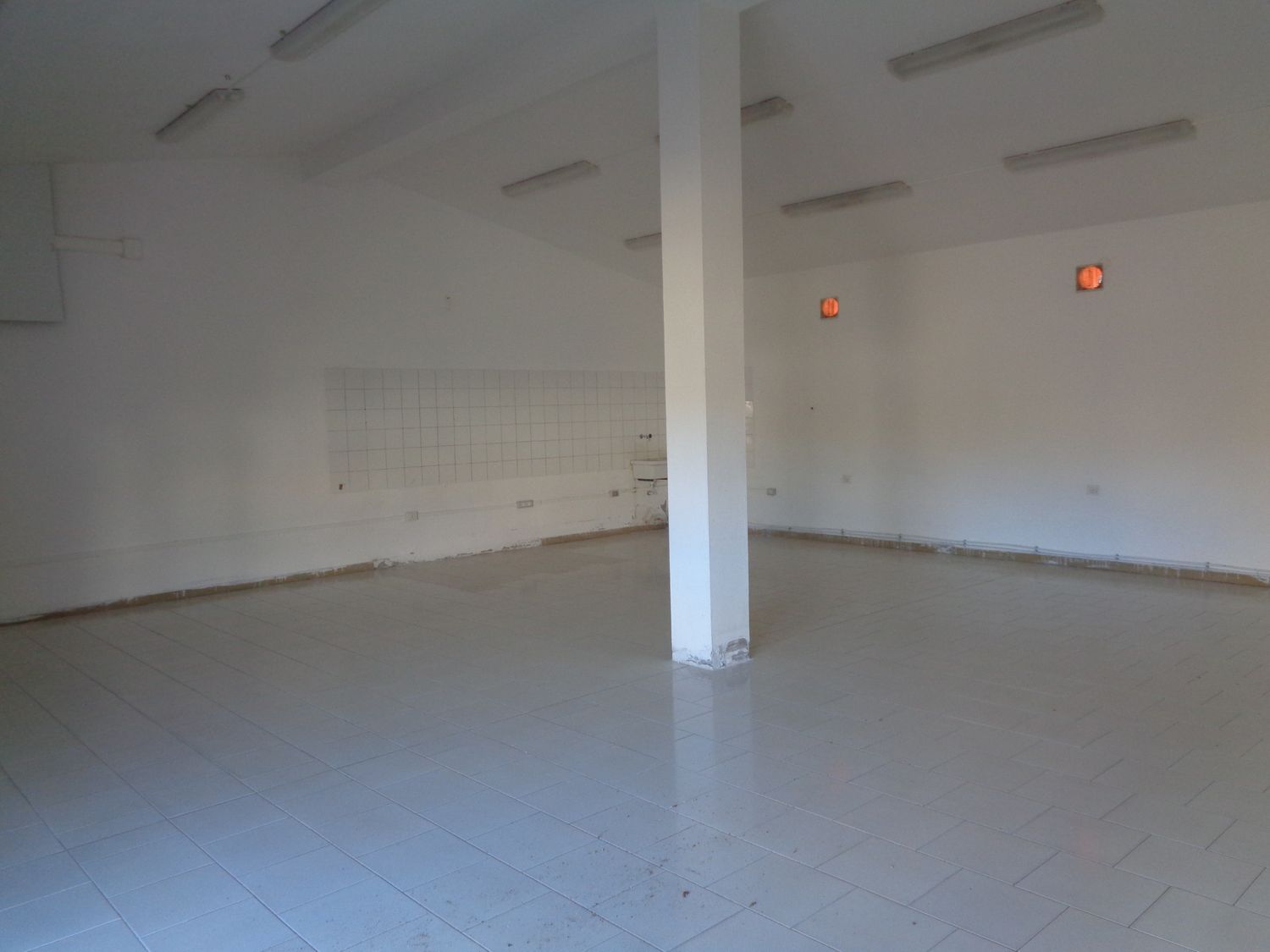 Locale commerciale in vendita a Tratalias