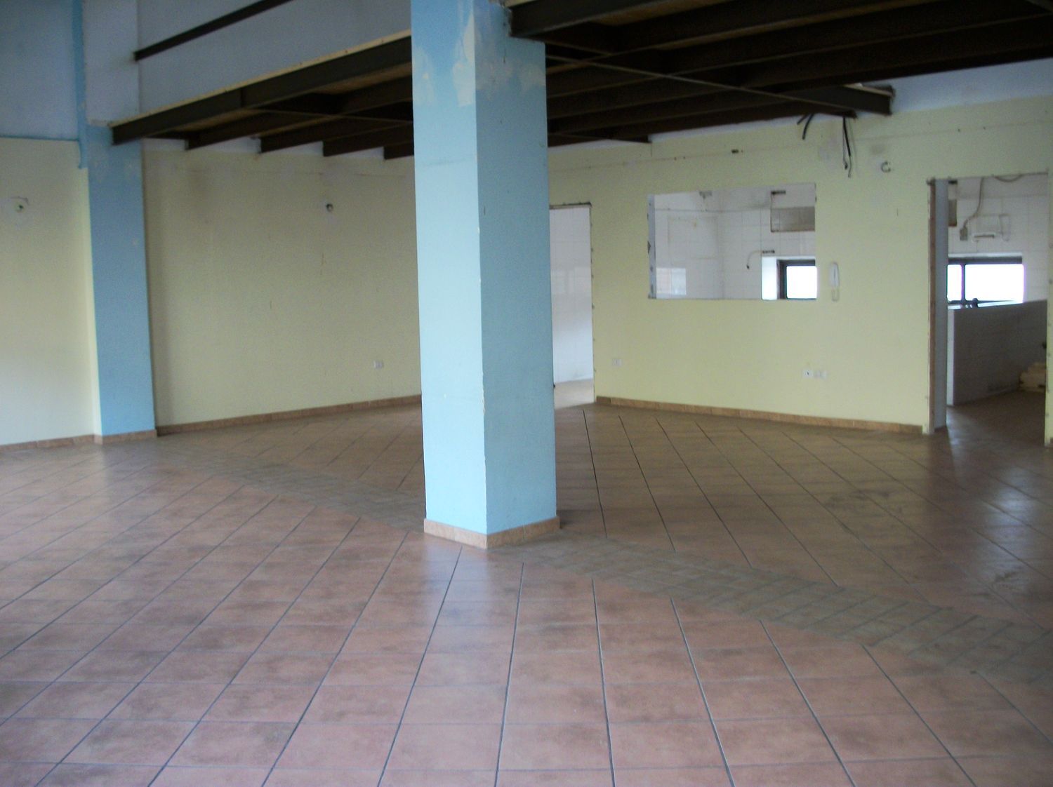 Locale commerciale in vendita a Carbonia